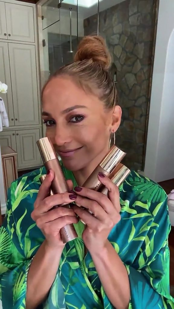 1652361673-j.lo-beauty-jennifer-lopez-4-576x1024.jpg