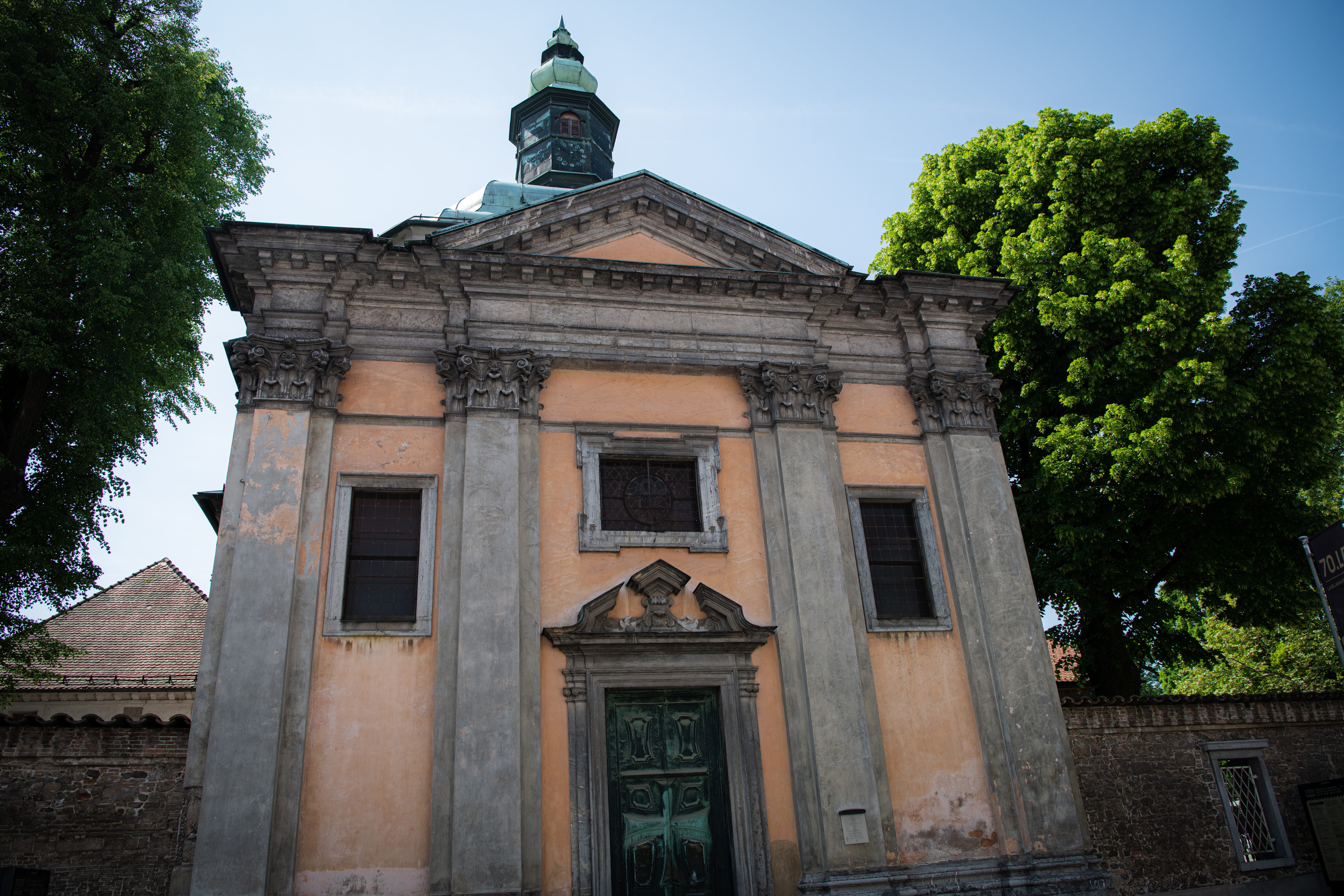 Križevniška cerkev, Križanke