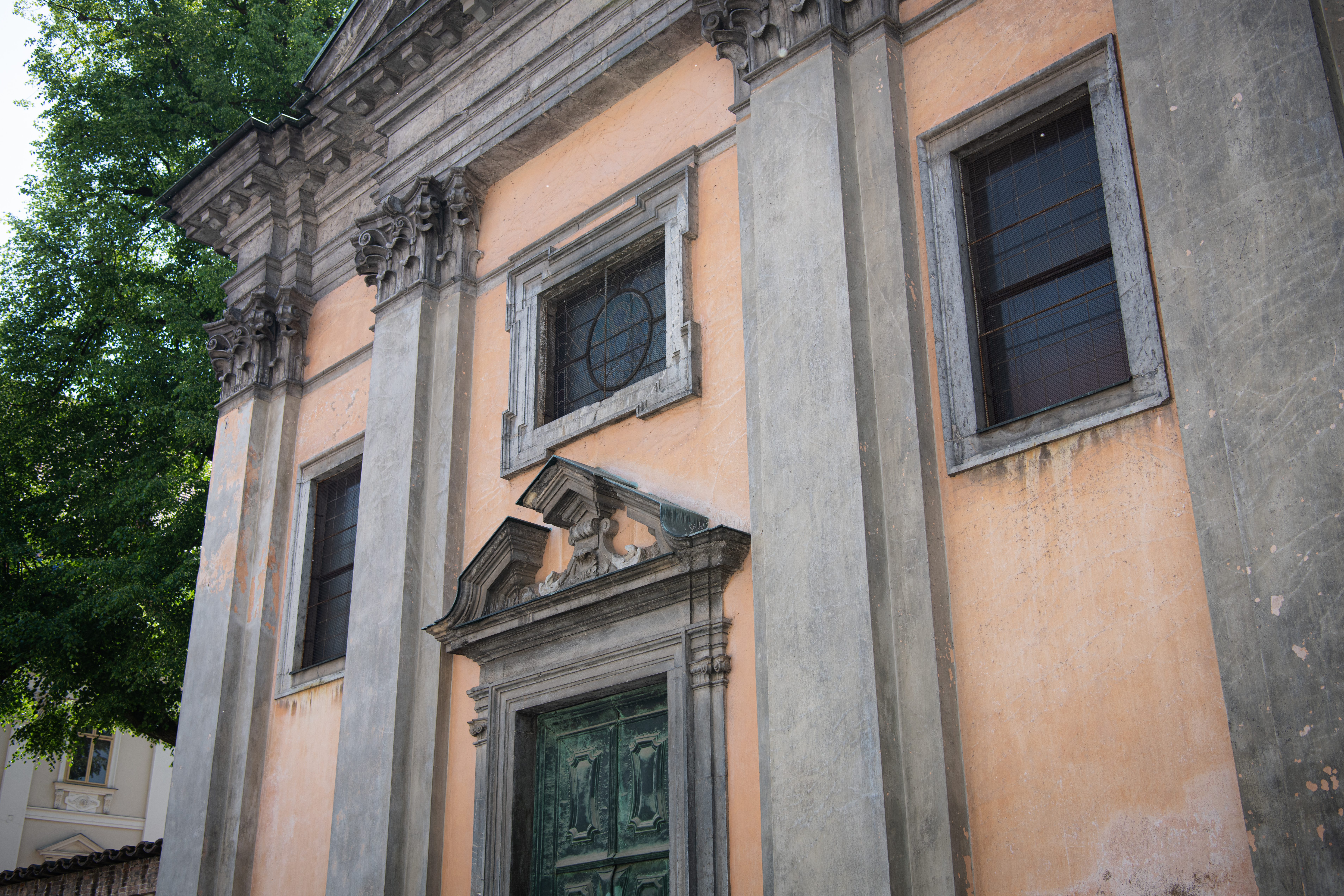 Križevniška cerkev, Križanke