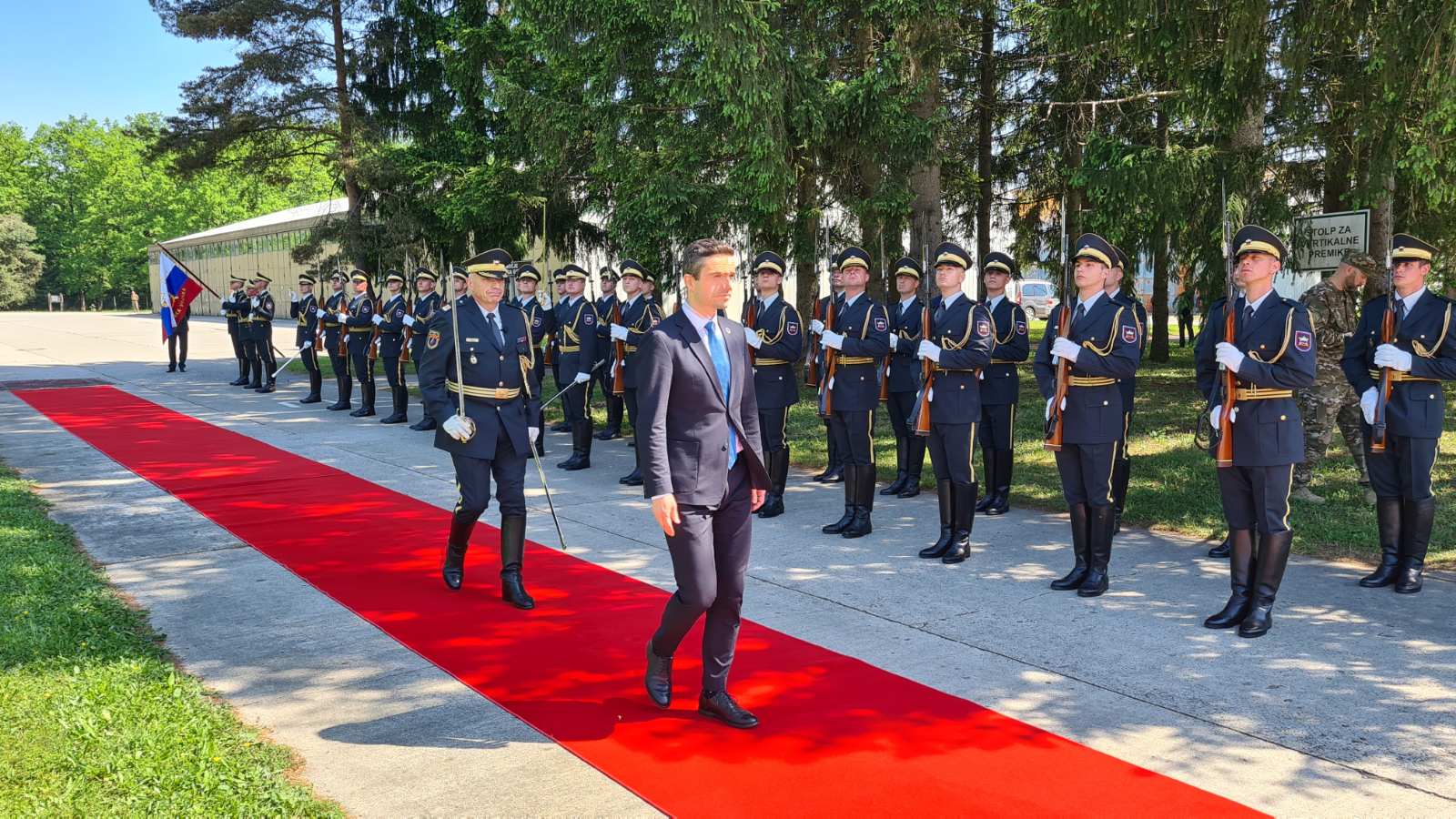 Matej Tonin na proslavi ob dnevu slovenske vojske.