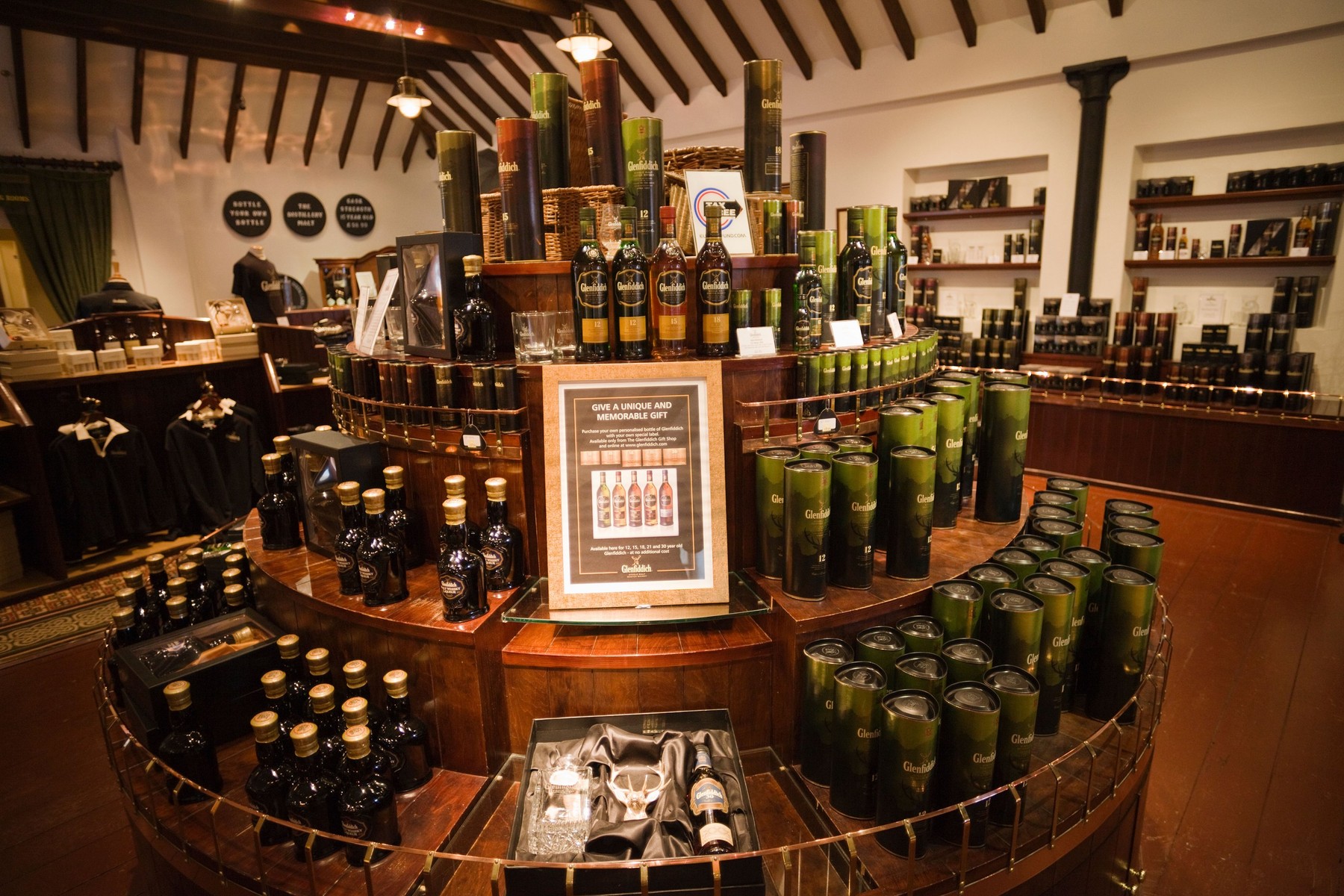 Scotland, Speyside, Dufftown, Glenfiddich Whiskey Distillery, Whiskey Retail Outlet