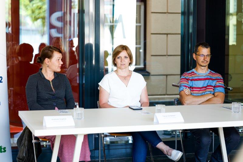 Andreja Kopitar, poslovna sekretarka KZS, Tanja Verboter, direktorica Muzeja Velenje, Blaž Verbič, kustos Slovenski etnografski muzej in Društvo enota reševalnih psov Slovenija (vir: Skupnost muzejev Slovenije)