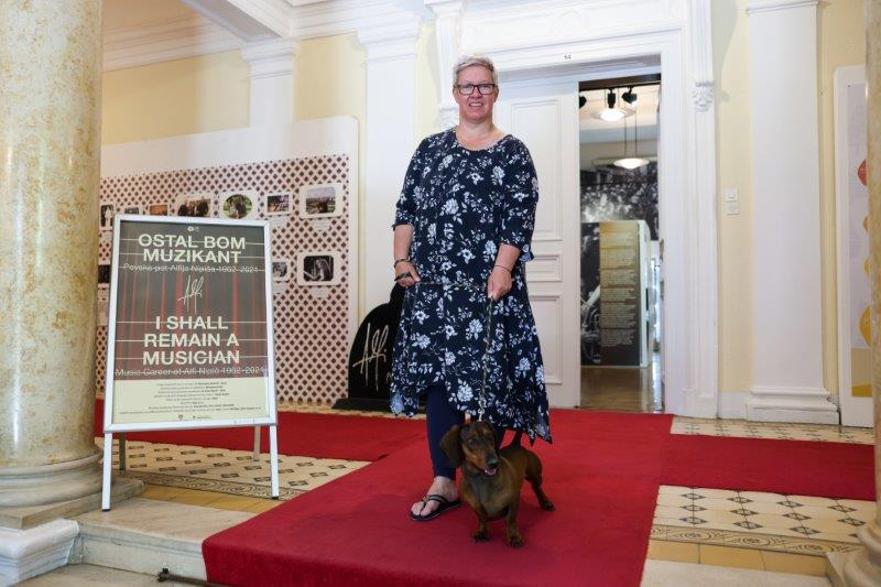 dr. Aleksandra Berberih Slana_ direktorica Muzeja narodne osvoboditve Maribor_predsednica predsedstva Skupnost muzejev Slovenije in pasji obiskovalec v Muzeju narodne osvobodtve Maribor