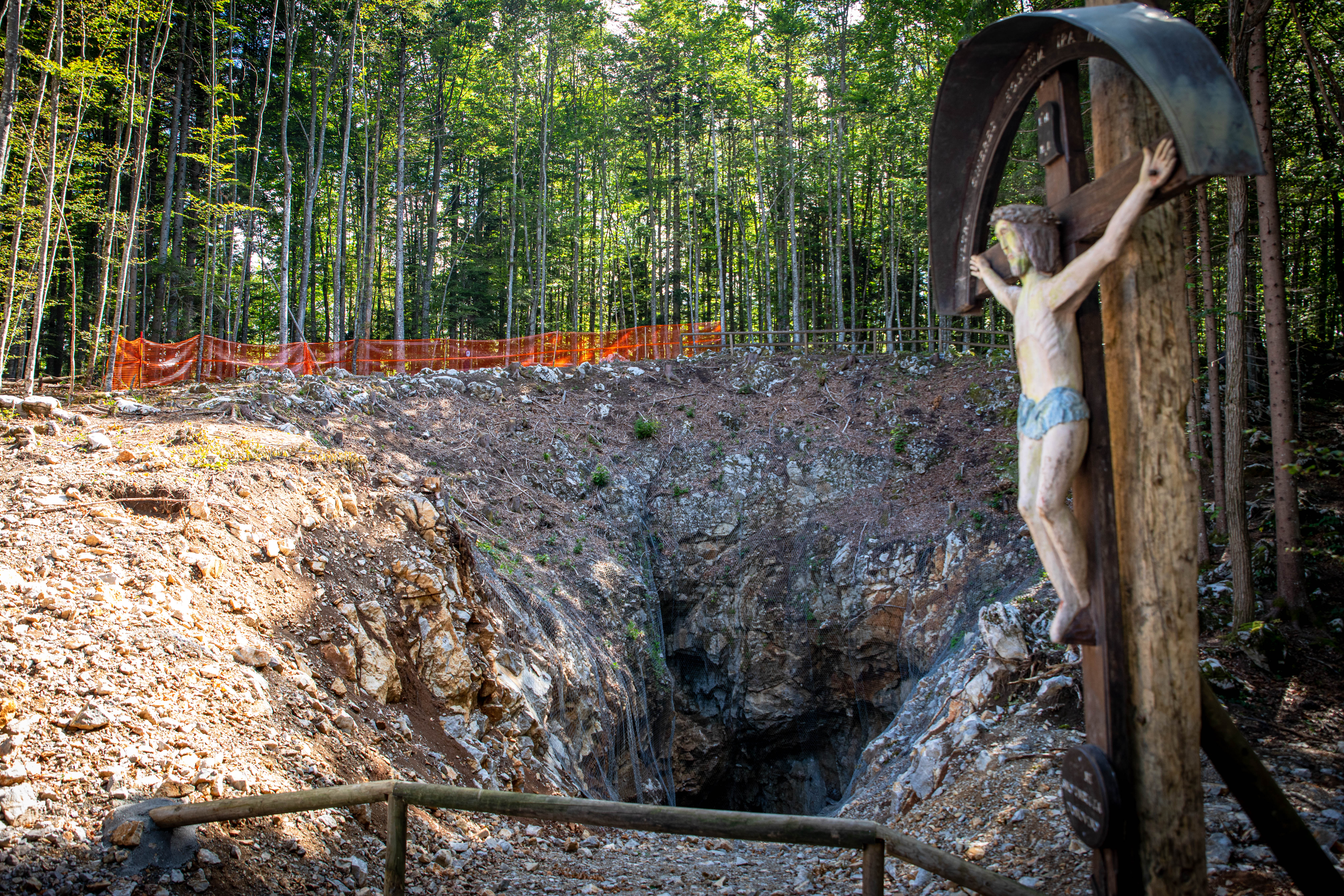 Grobišče Mecesnova gorica