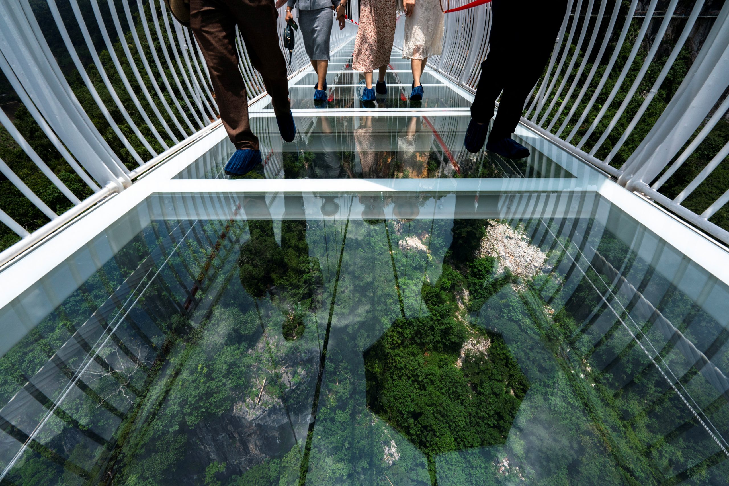 1653893811-2022-05-30T052541Z_635706117_RC24GU9RAYL9_RTRMADP_3_VIETNAM-GLASS-BRIDGE-scaled.jpg