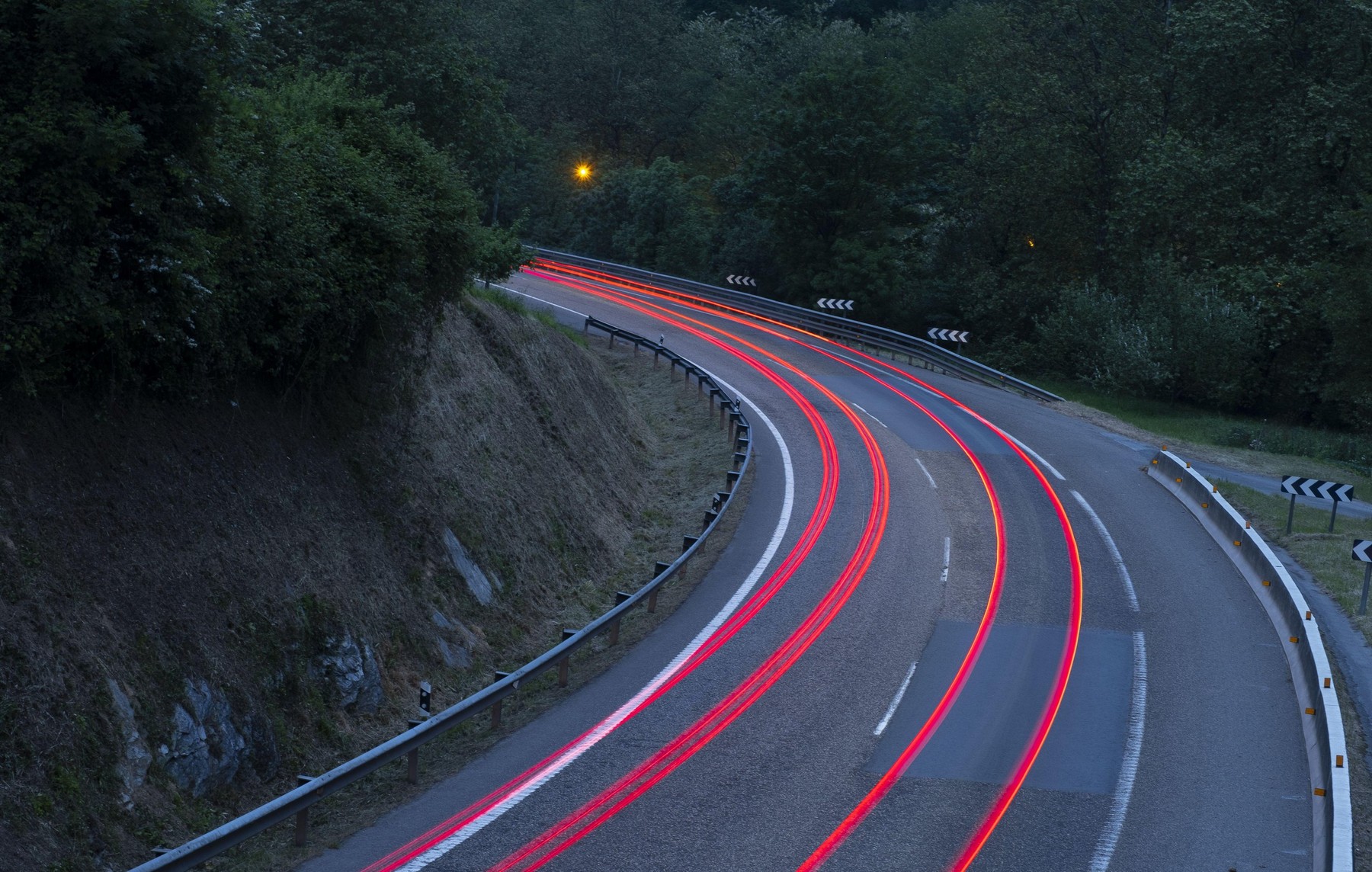 prehitra vožnja, cesta, promet, prometna varnost