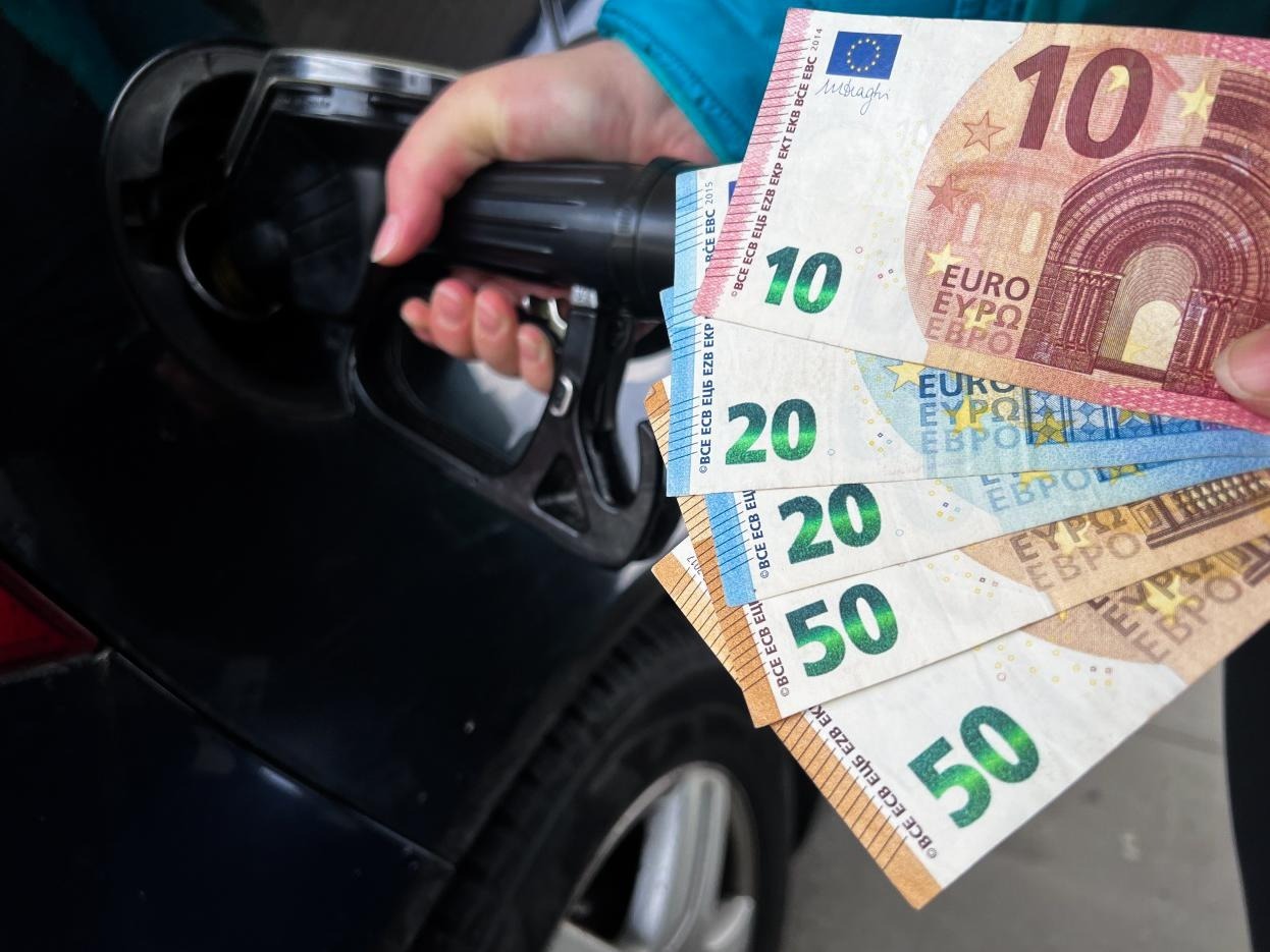 gorivo bencin nafta Petrol denar