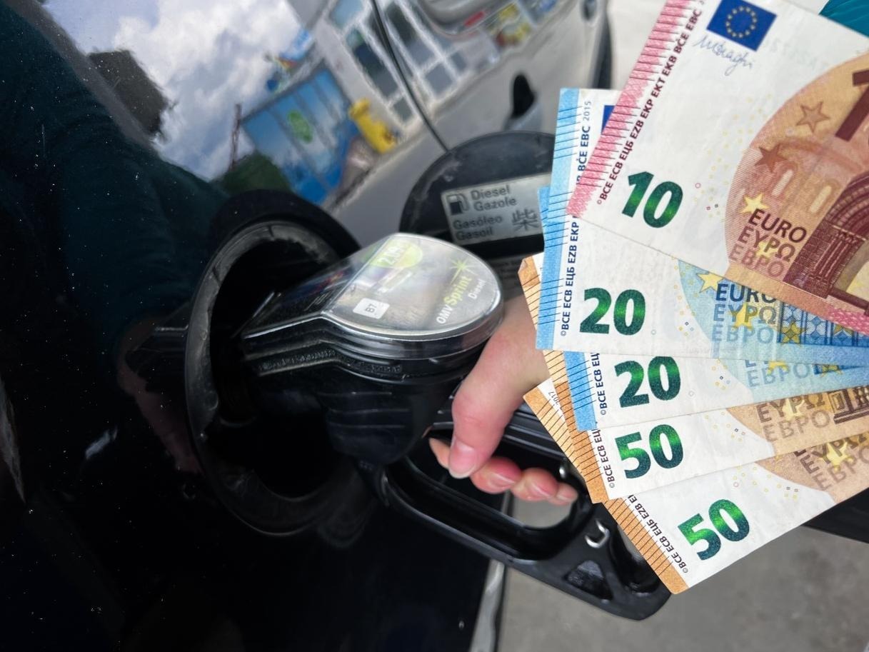 gorivo bencin nafta Petrol denar