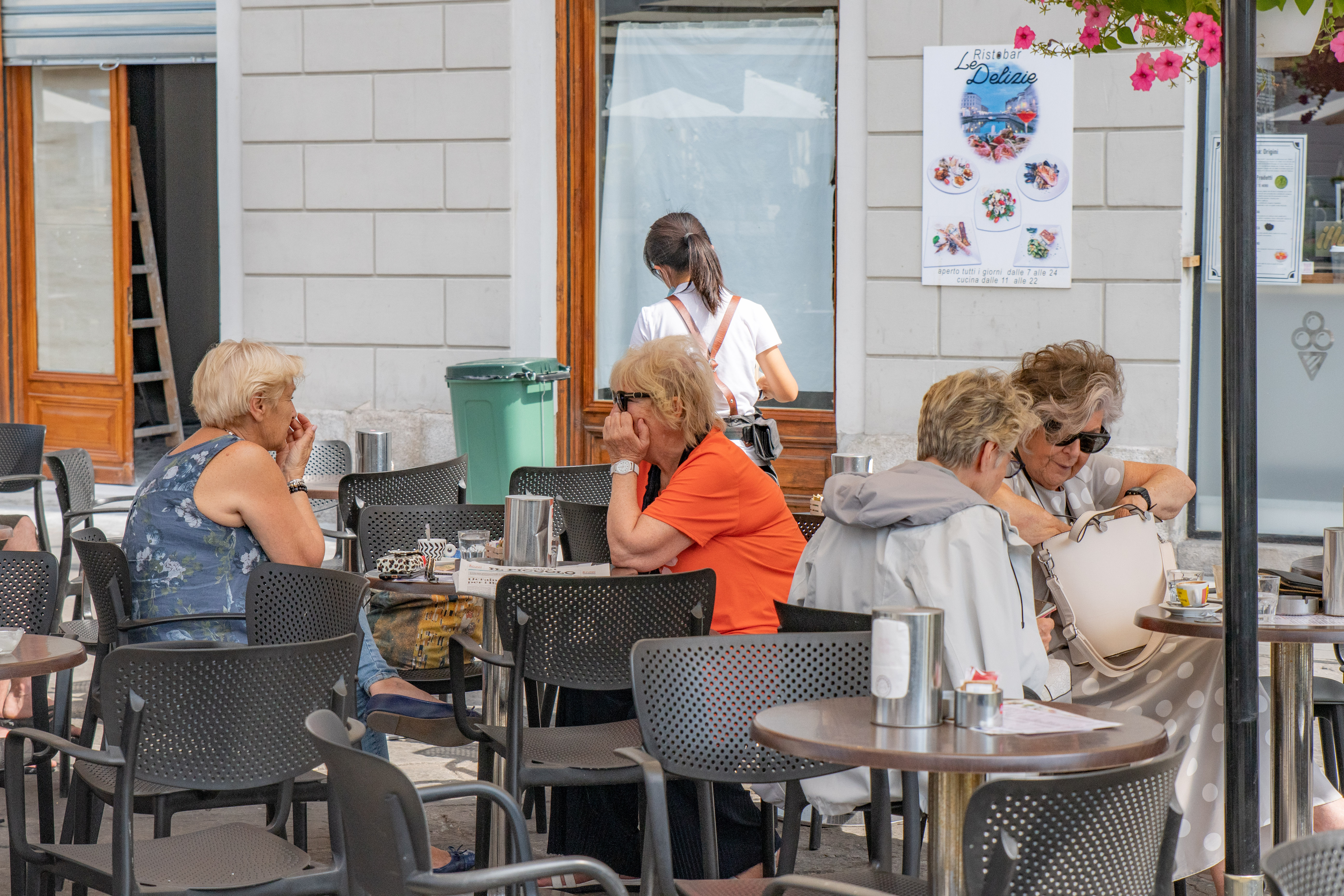 Trst, kavarna, lokal, upokojenci