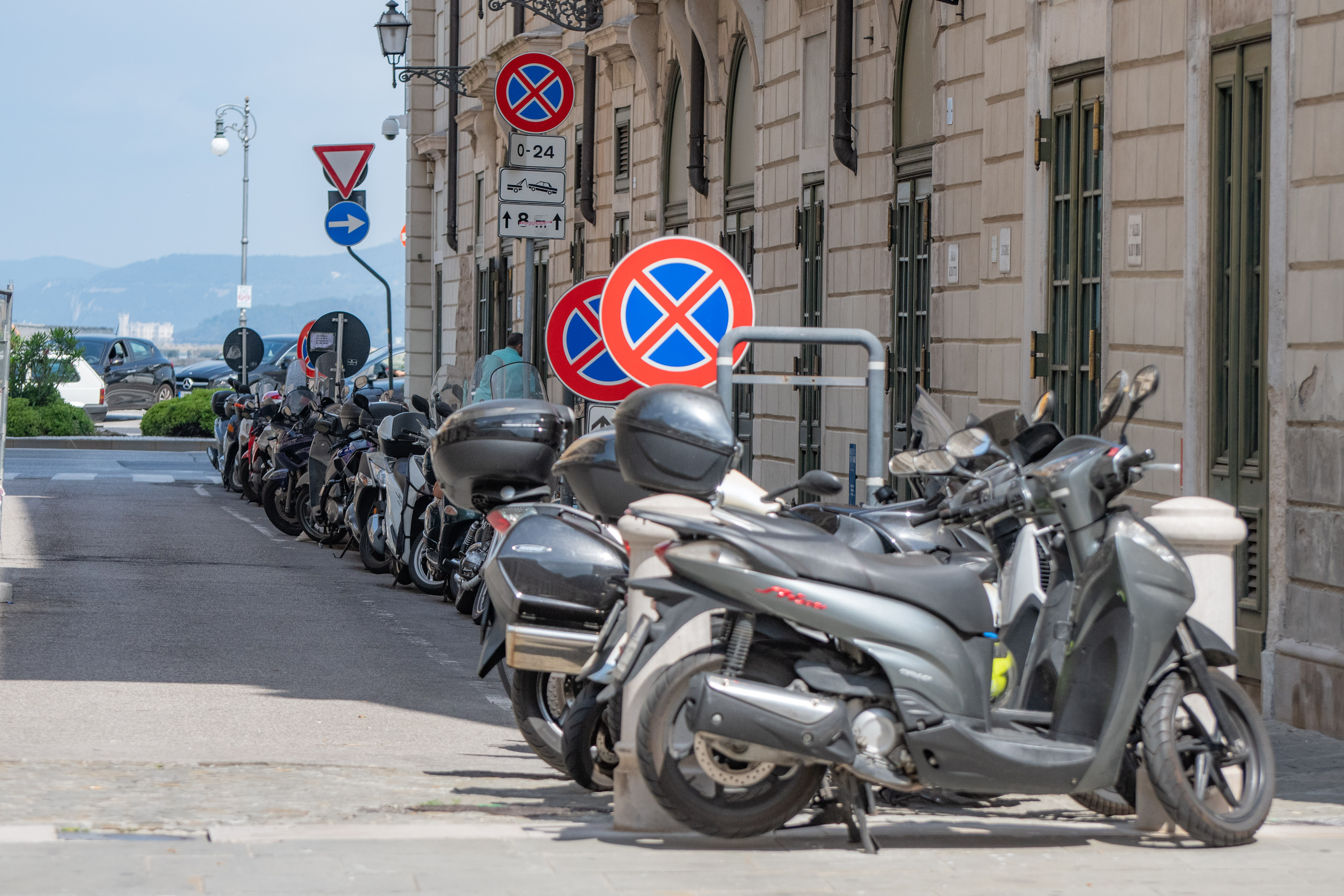 Trst, ulica, vespa, motor