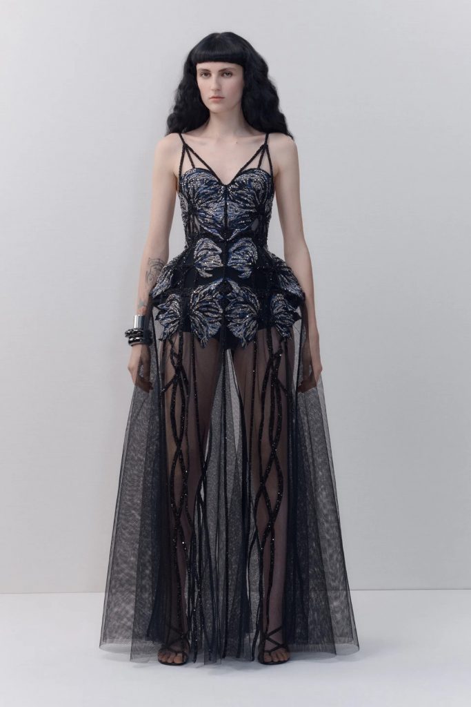 1654699595-alexander-mcqueen-pre-fall-2022-2-683x1024.jpg