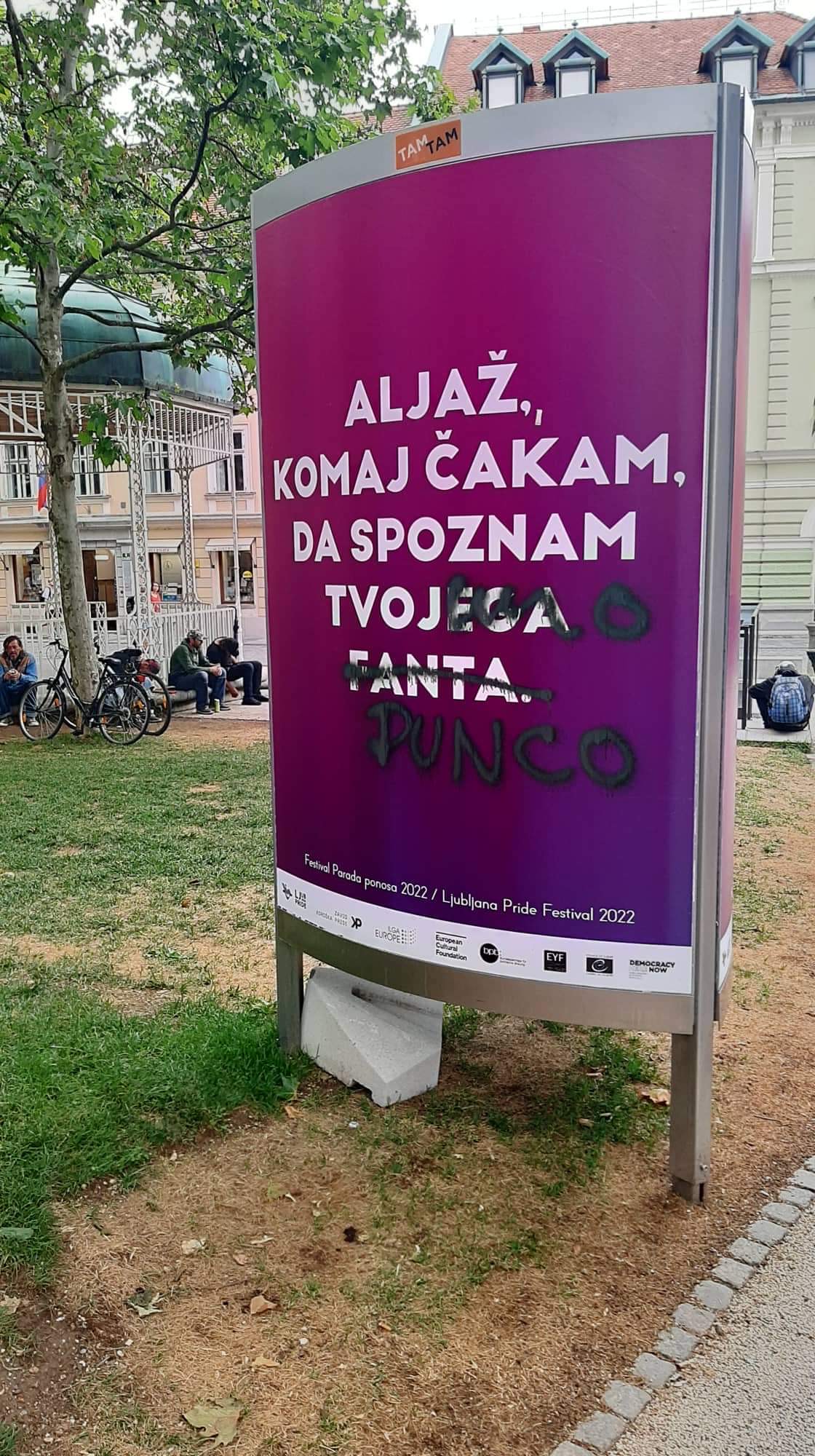 vandalizem, plakati, lgbt, nestrpnost