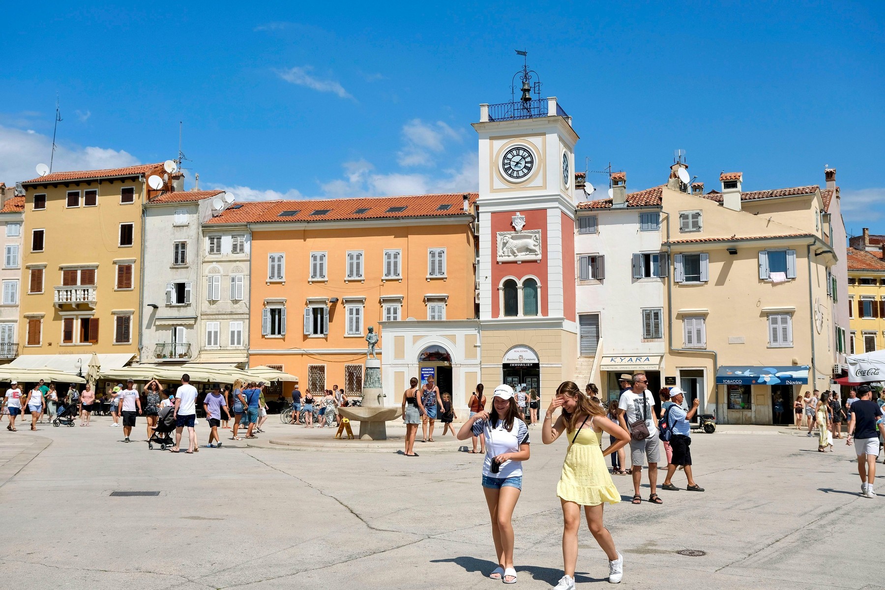 Croatia, Istria, Adriatic coast, Rovinj, pedestrian street in the old town