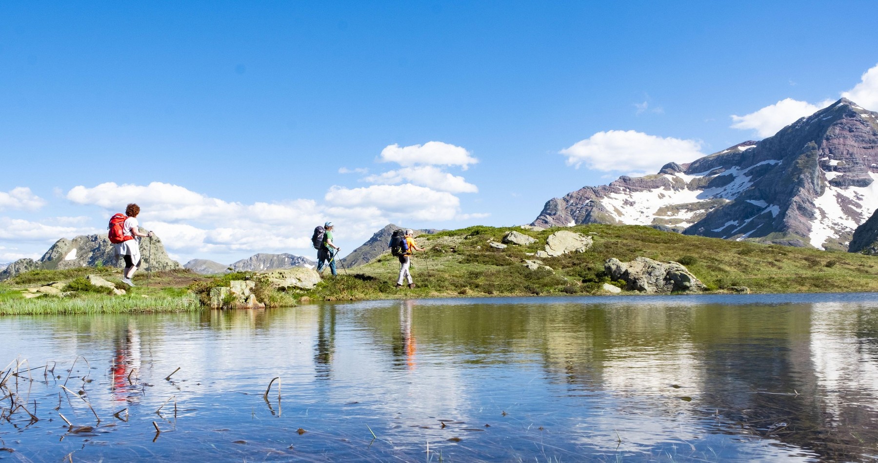 narava, pohodniki, pohodništvond Ibones de Anayet, Pyrenees of Huesca