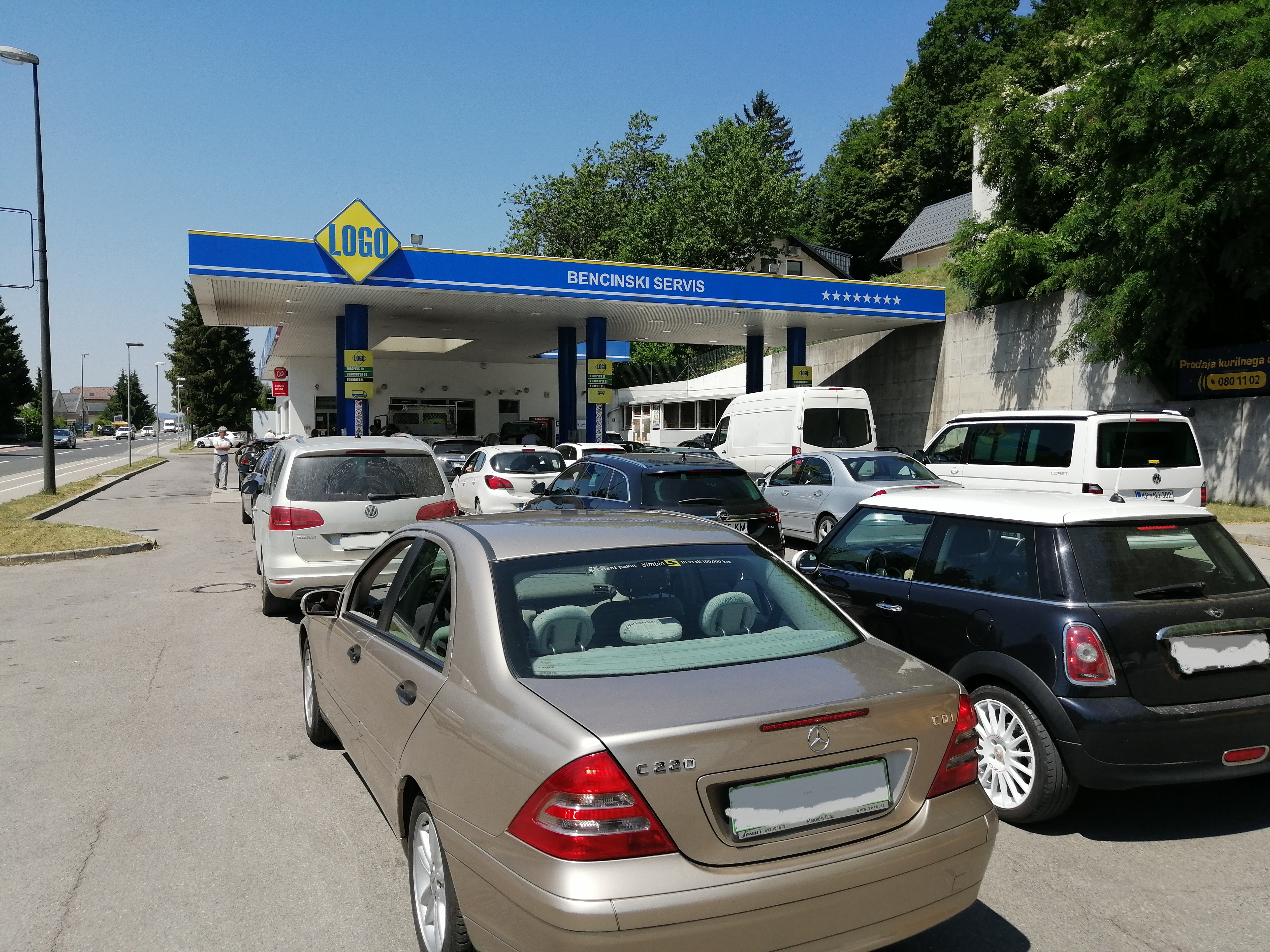 Kolona na BS Logo Brezovica