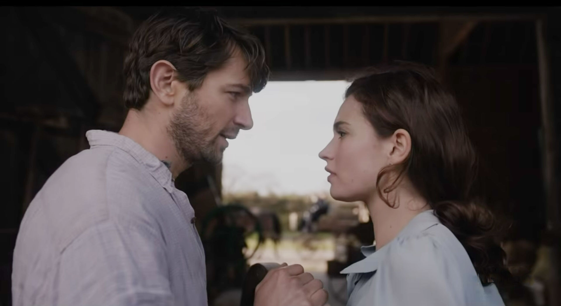Michiel Huisman, Lily James, Netflix, The Guernsey Literary and Potato Peel Pie Society