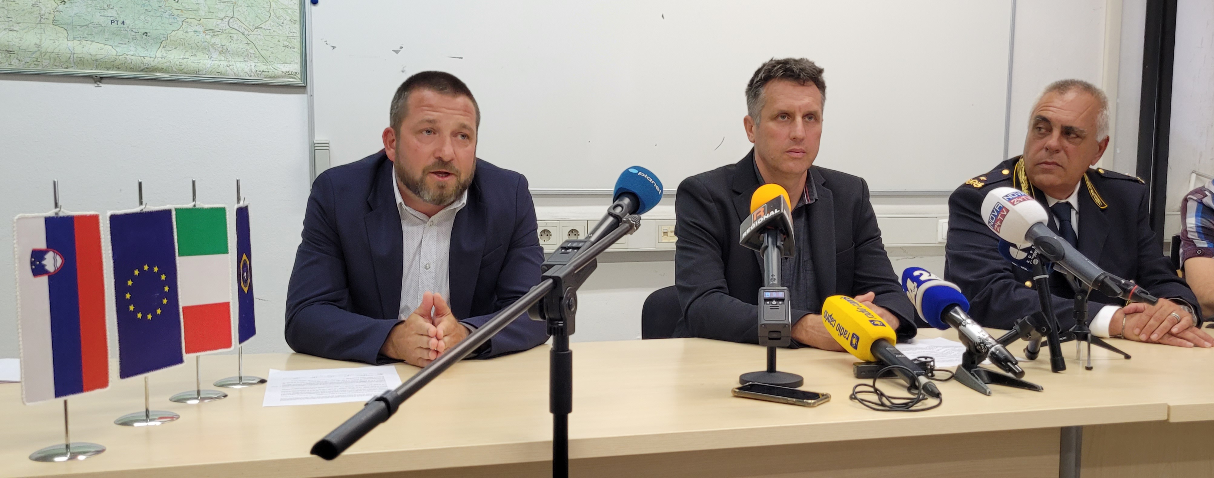 novinarska konferenca umor