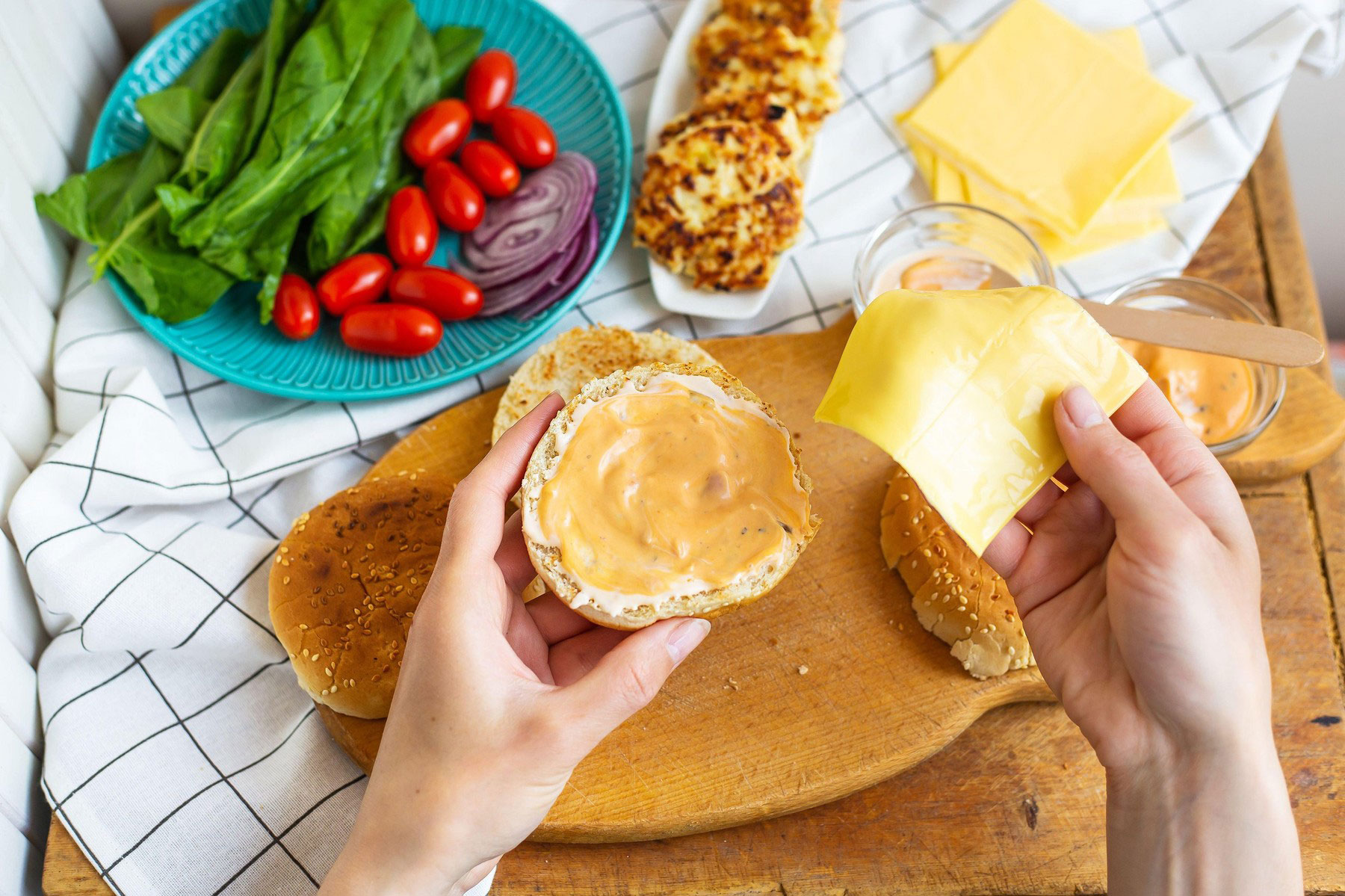 topljeni sir, sir v listicih, zelenjava, bombetka