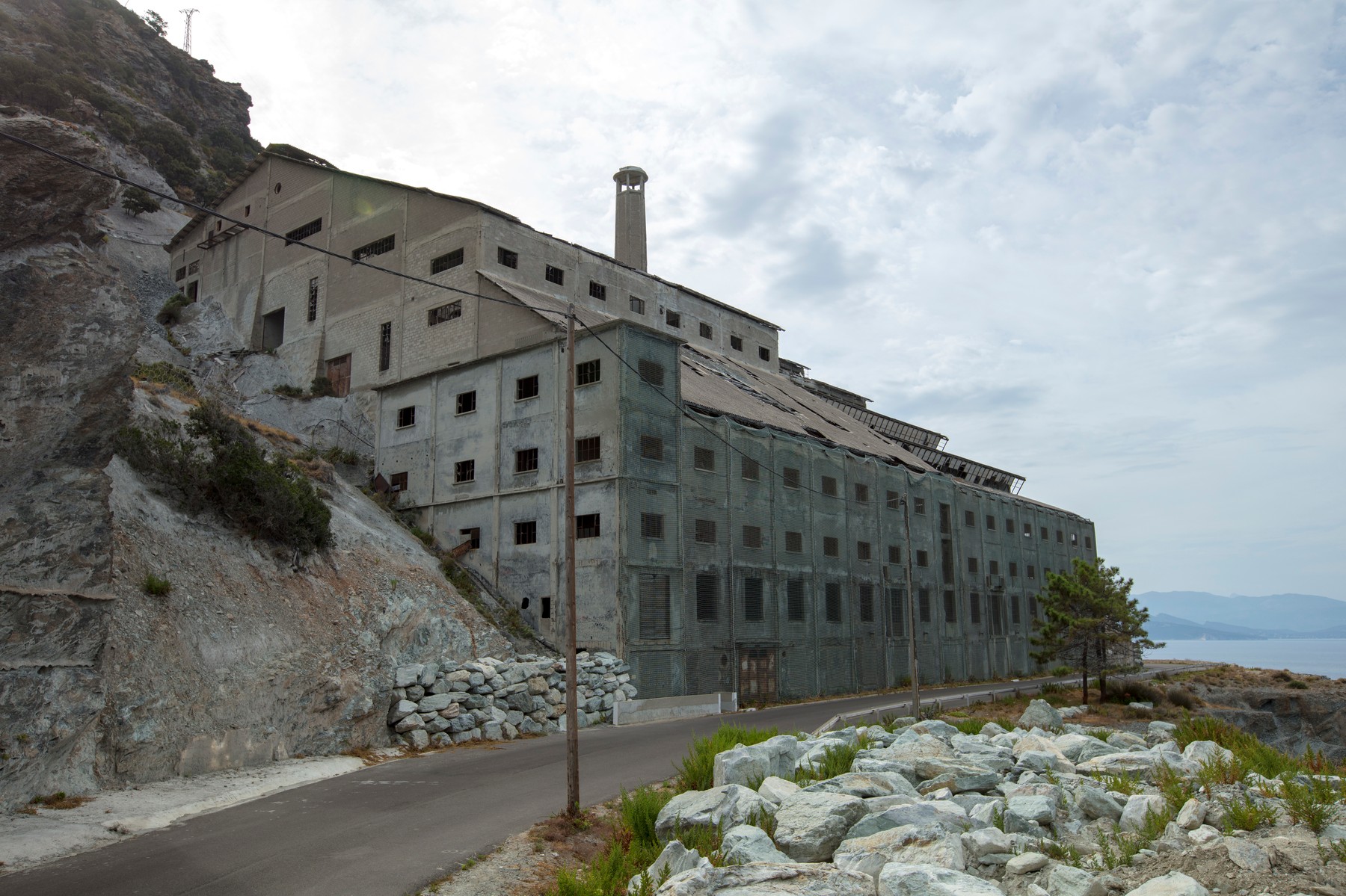 Opuščeni kamnolom azbesta (PROFIMEDIA)