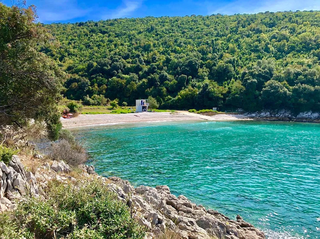 Kristalna plaža, Črna gora