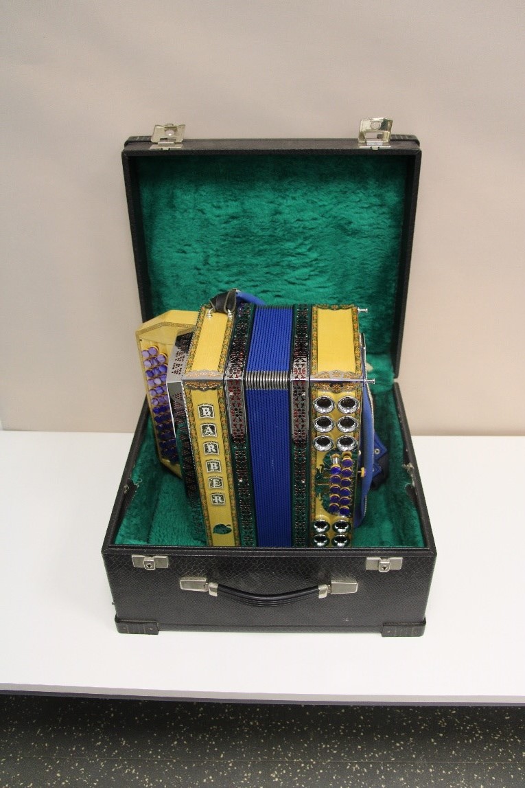 ukradena harmonika, barber