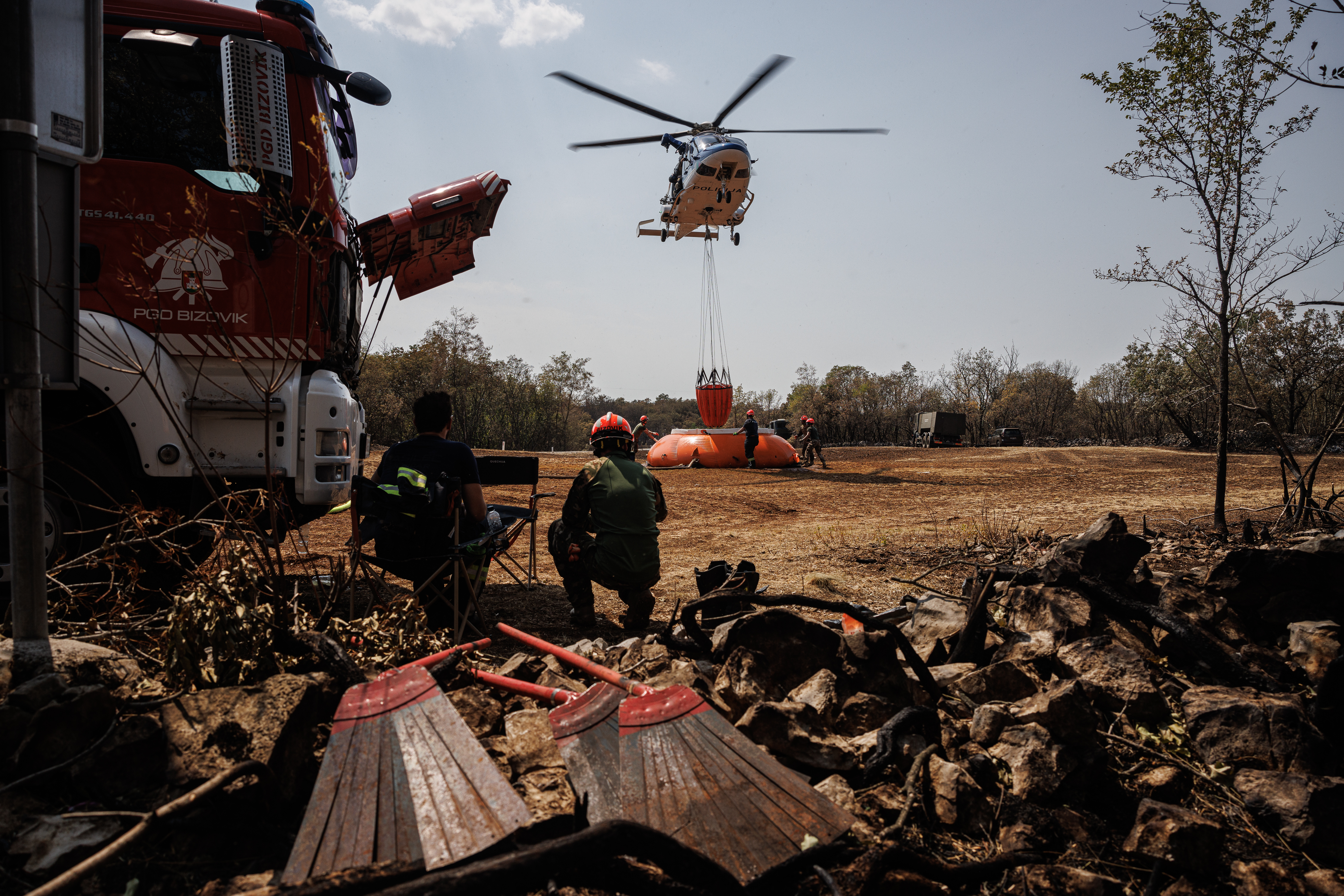 požar, kras, helikopter, gasilci