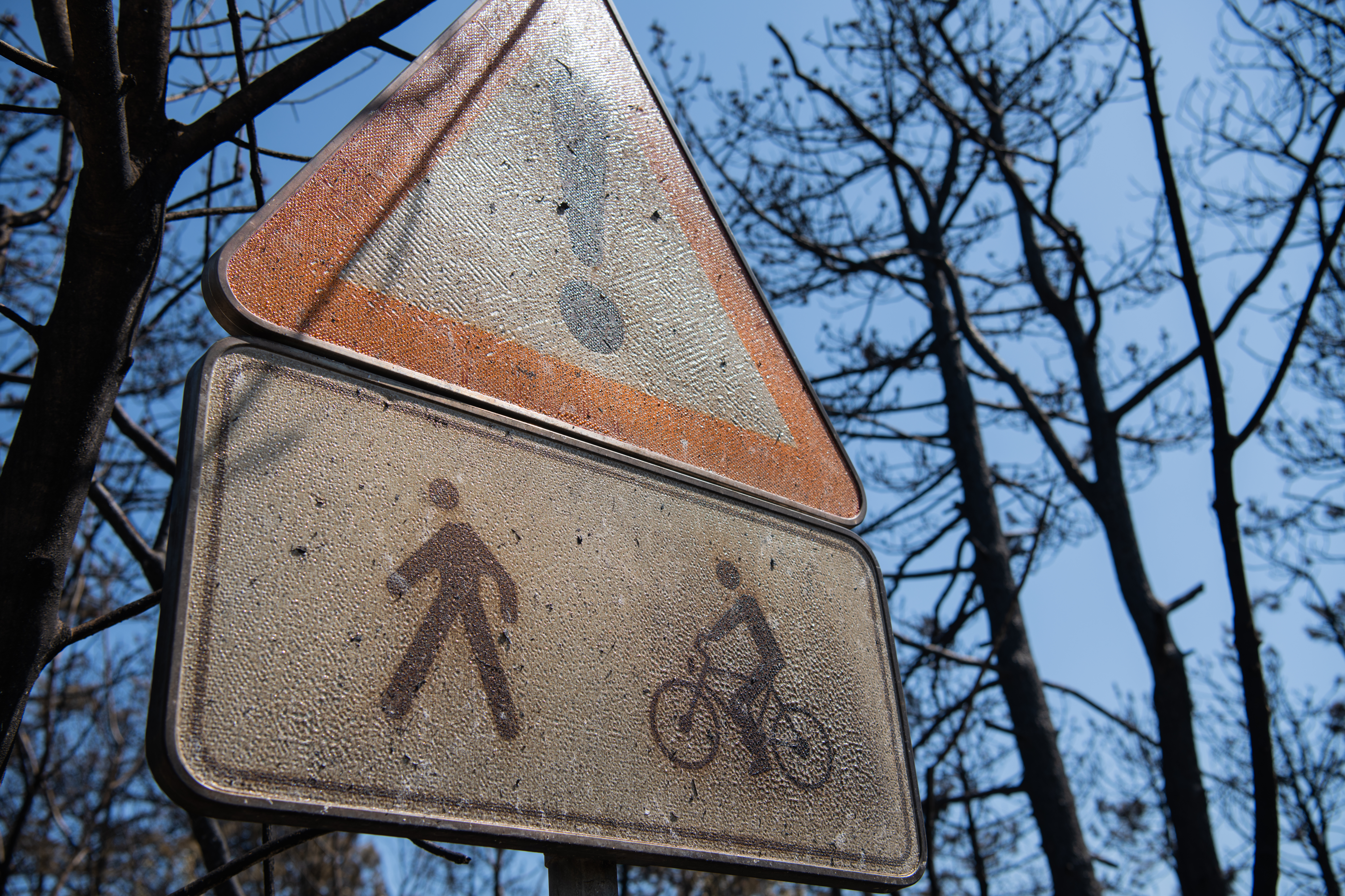 požar kras znak pozor