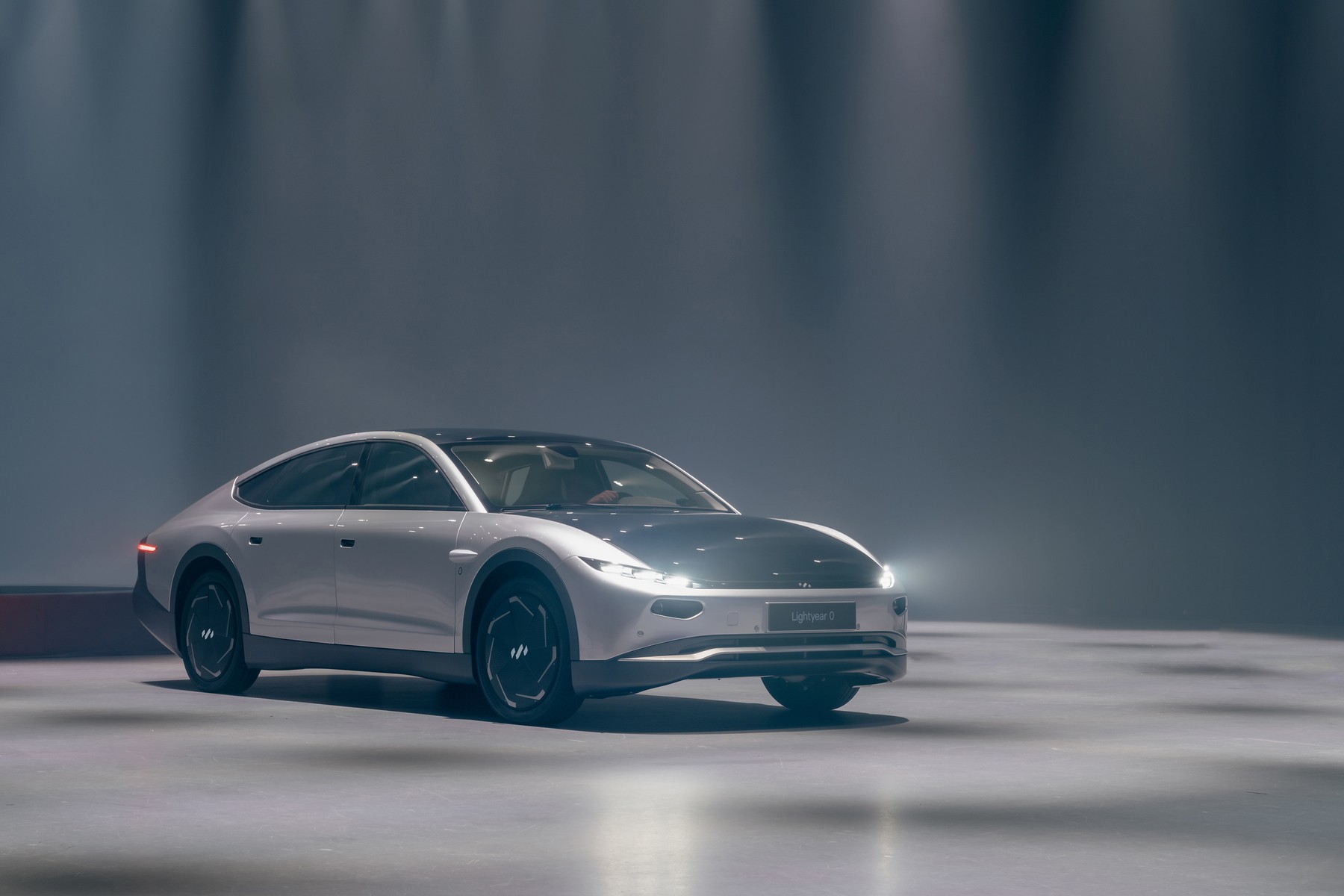 električni avtomobil, Lightyear 0, sončne celice