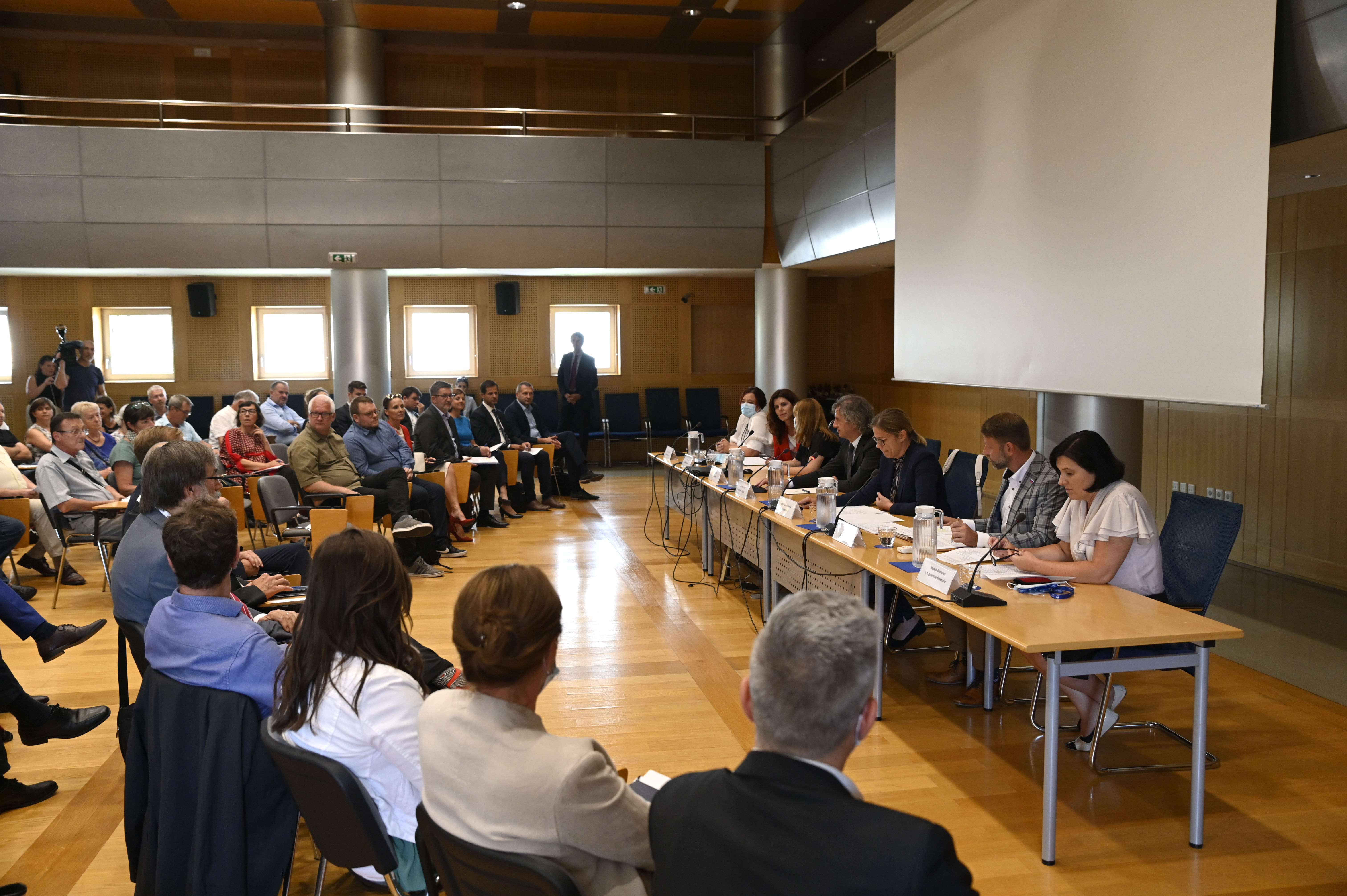 Golob Ajanović  Hovnik srečanje nevladne organizacije