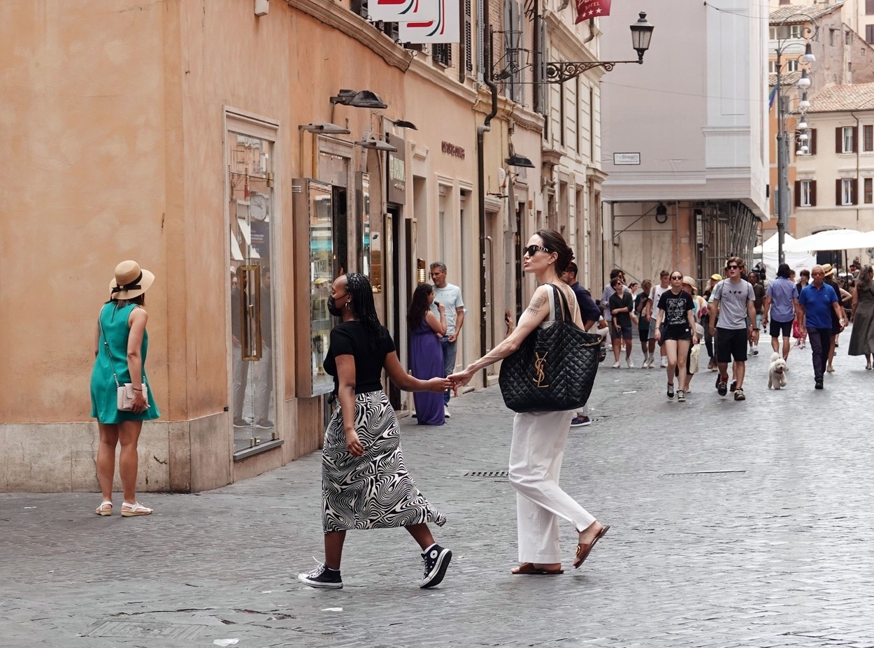 Angelina Jolie, Zahara