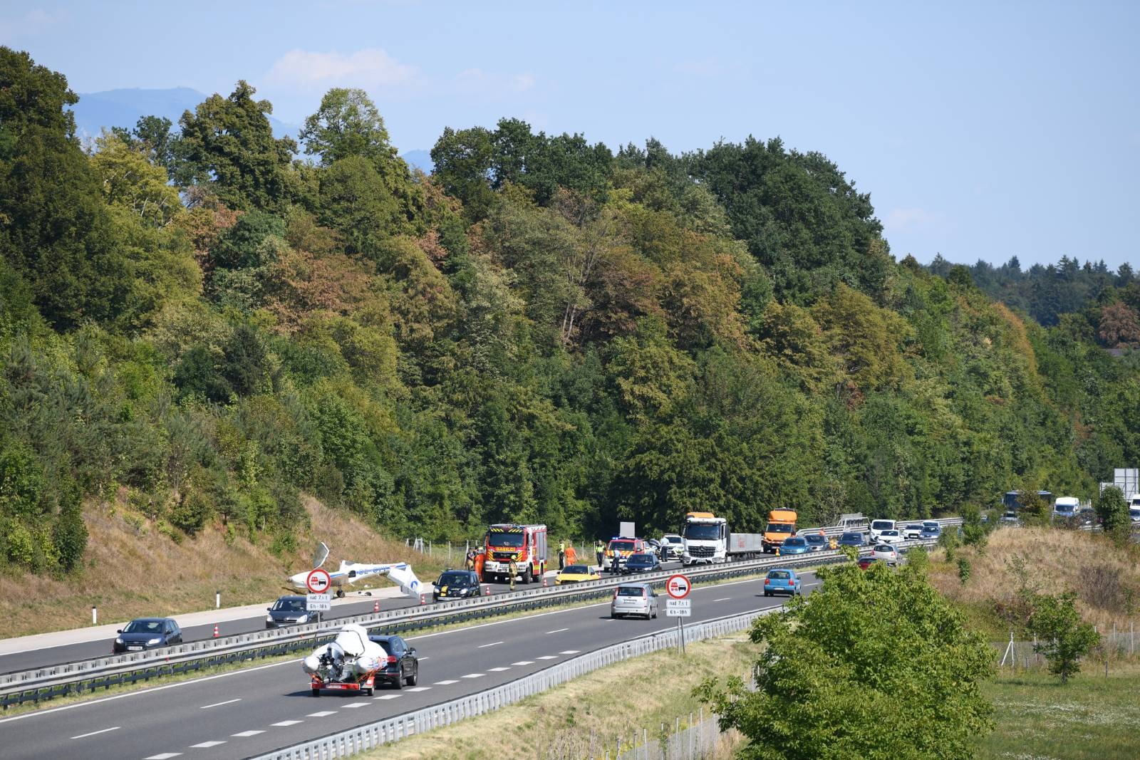 Zasilni pristanek letala