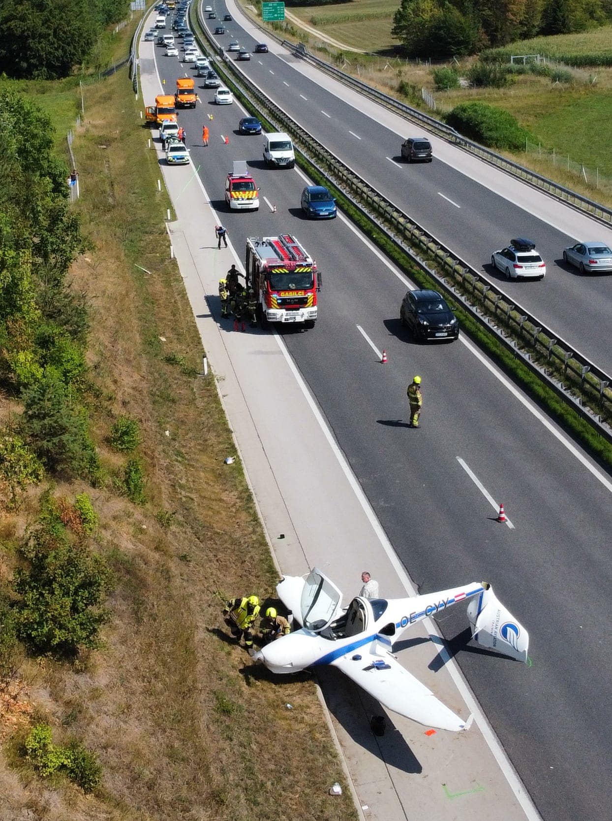 Zasilni pristanek letala