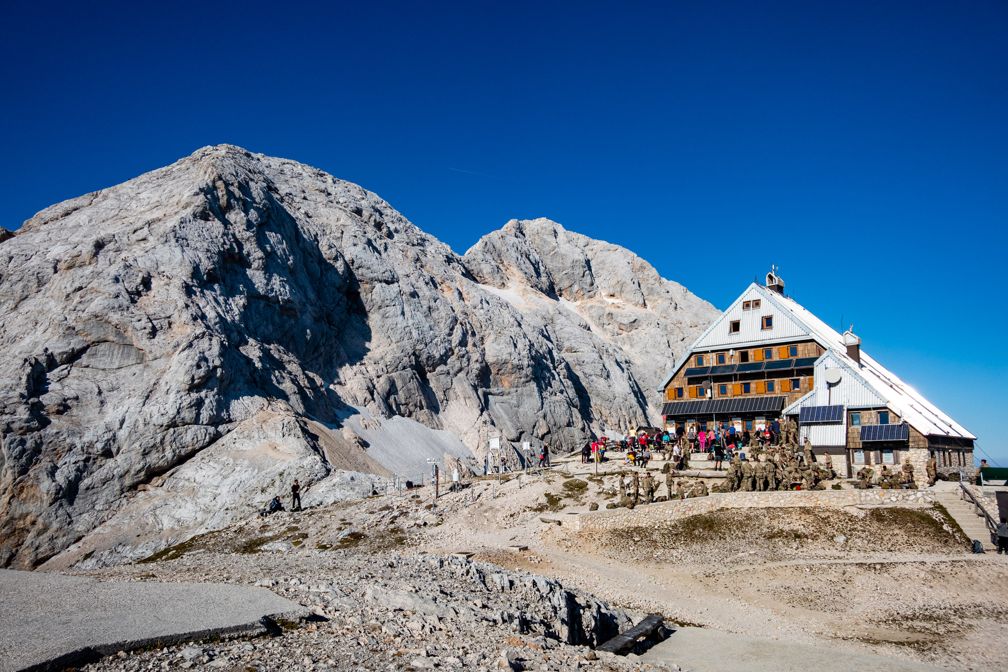 Kredarica, Triglav, Triglavski dom