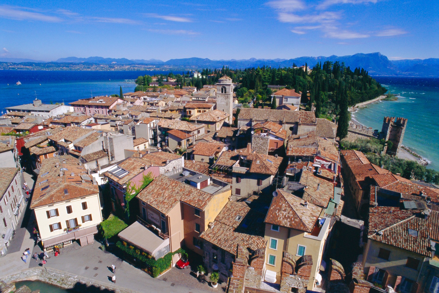 1660739714-SIRMIONE.jpg