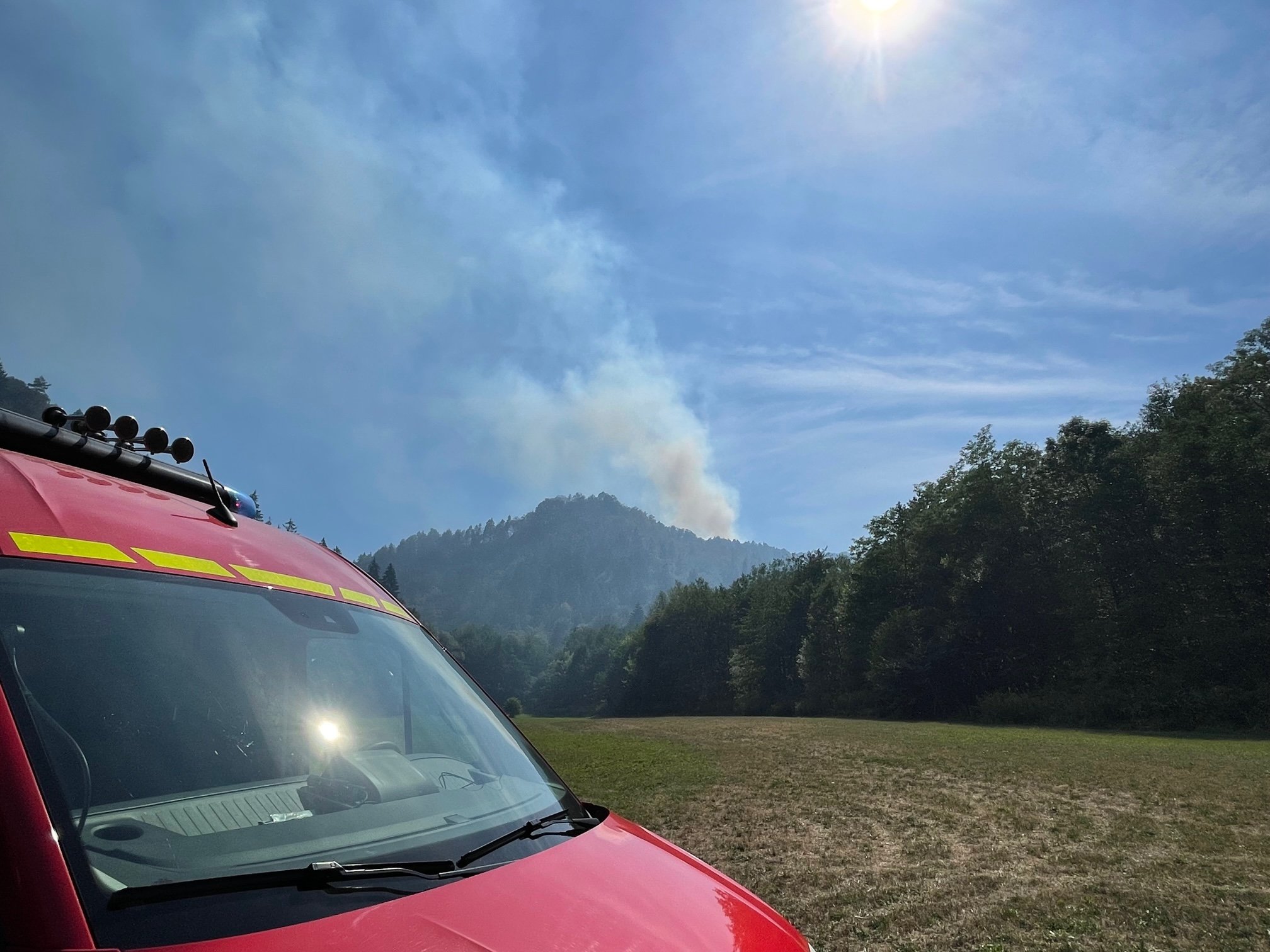 Gasilska brigada Ljubljana (Tako je včeraj gorelo na Debnem vrhu).