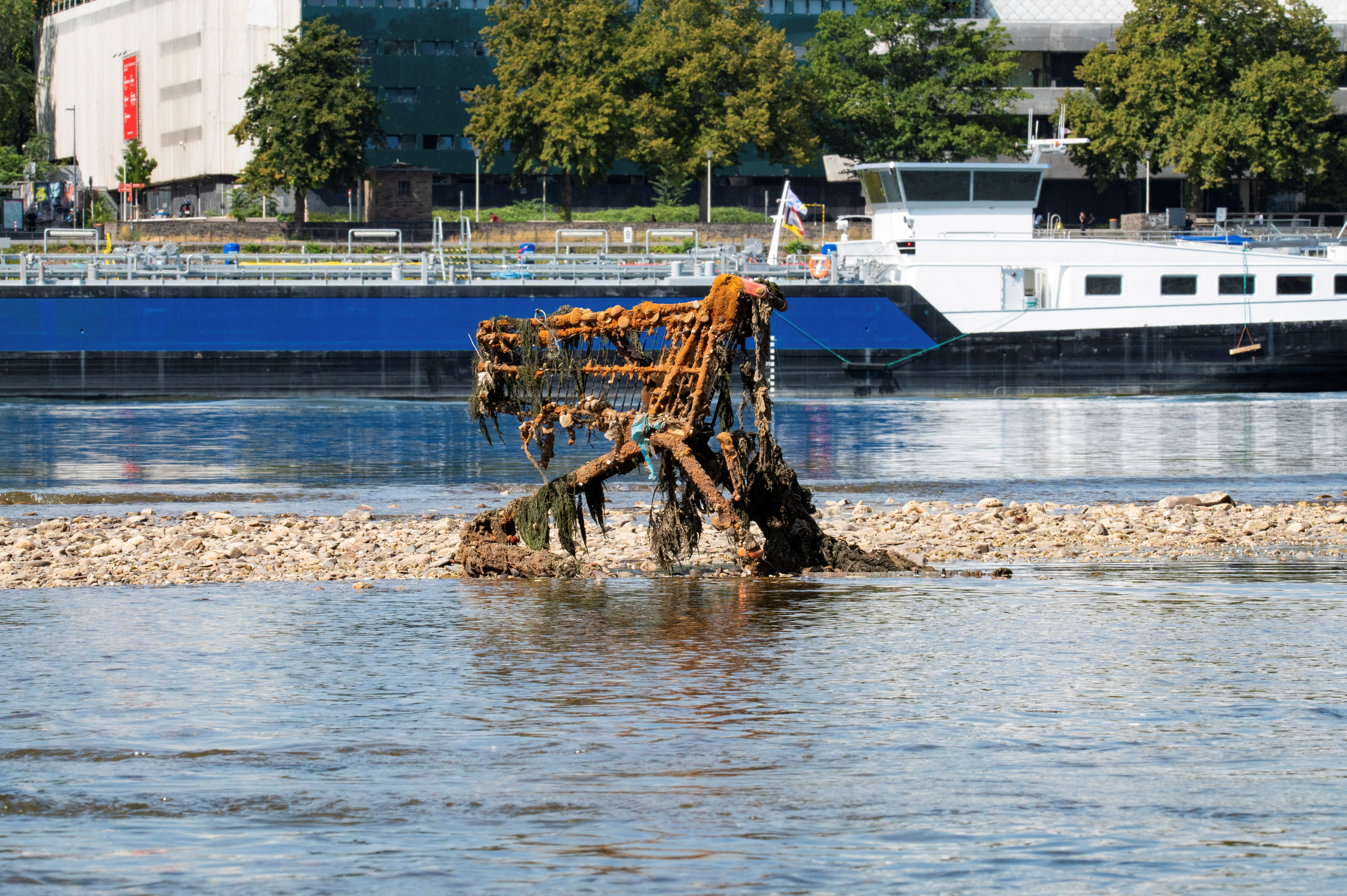 Ren, nizka gladina, suša, reka, ladja