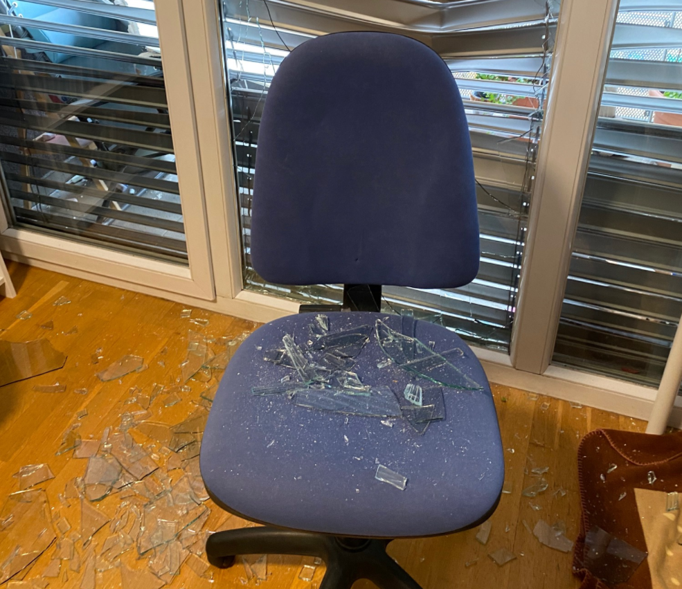 okno, neurje, celovški dvori