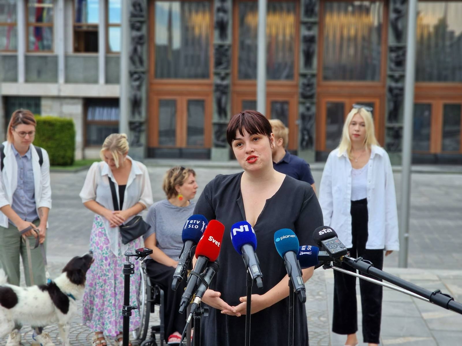 inštitu 8. marec za brfezplačen obrok