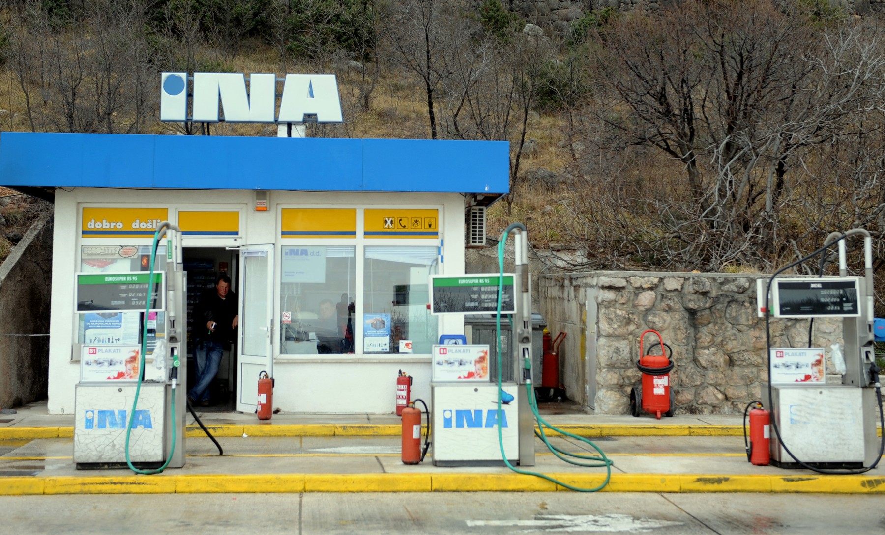 ina, bencinska čerpalka, gorivo