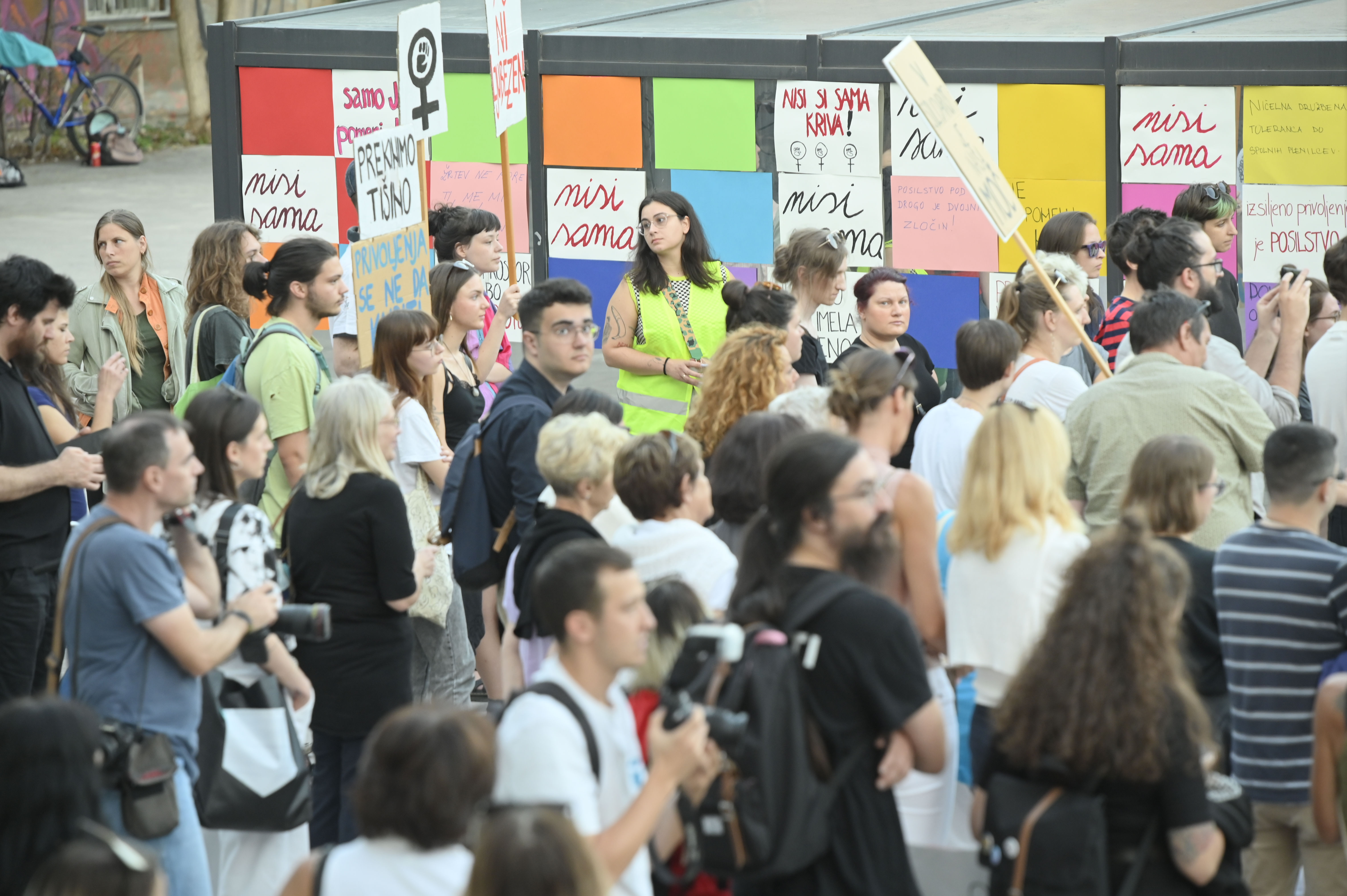 Solidarnostni shod iz socialnih omrežij na ulice