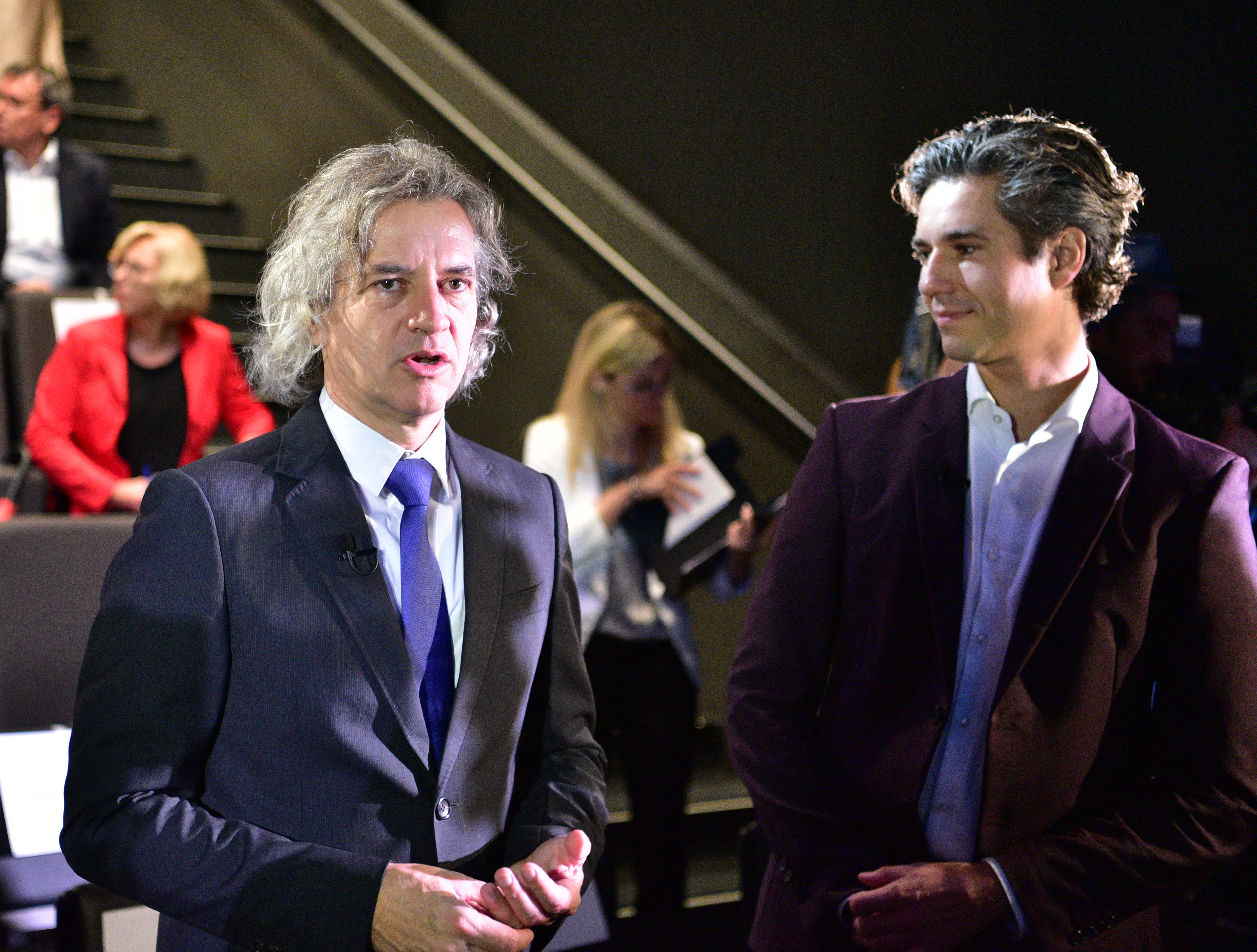 robert golob, luka mesec