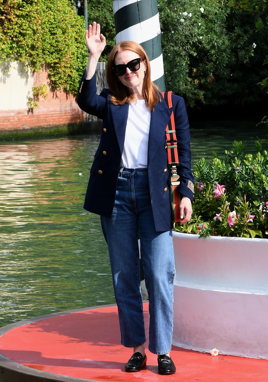 1662645642-Julianne-Moore1.jpg