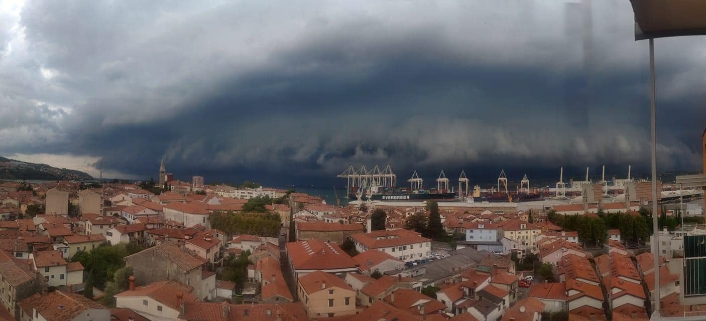 Koper, neurje, oblak