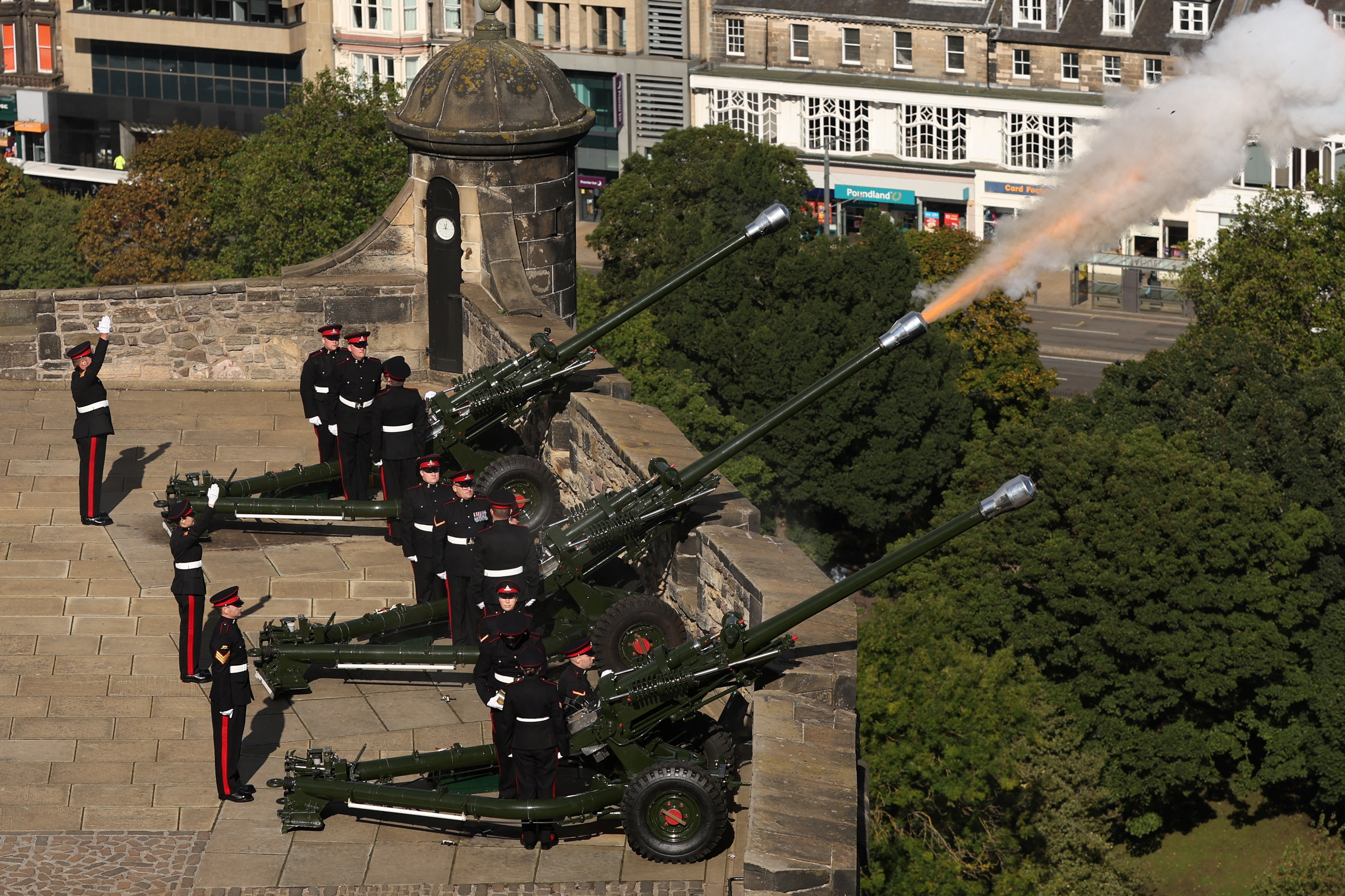 Topovi v čast Karlu III.