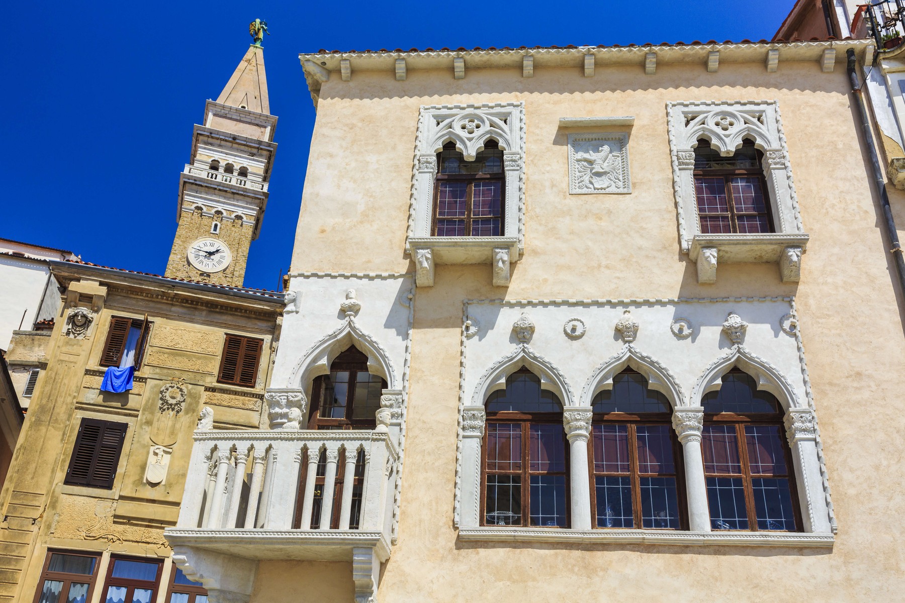 Benečanka, Piran, Tartinijev trg