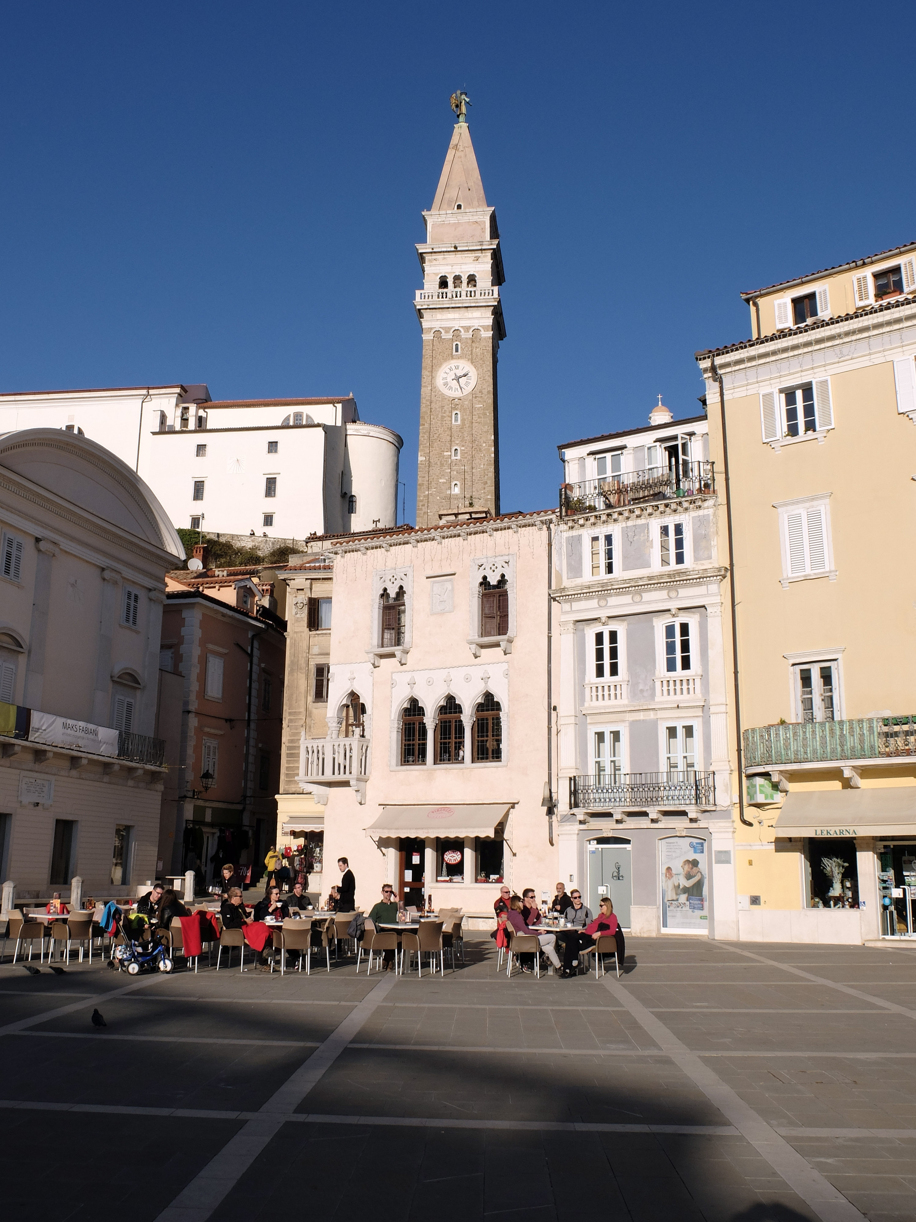Benečanka, Piran, Tartinijev trg