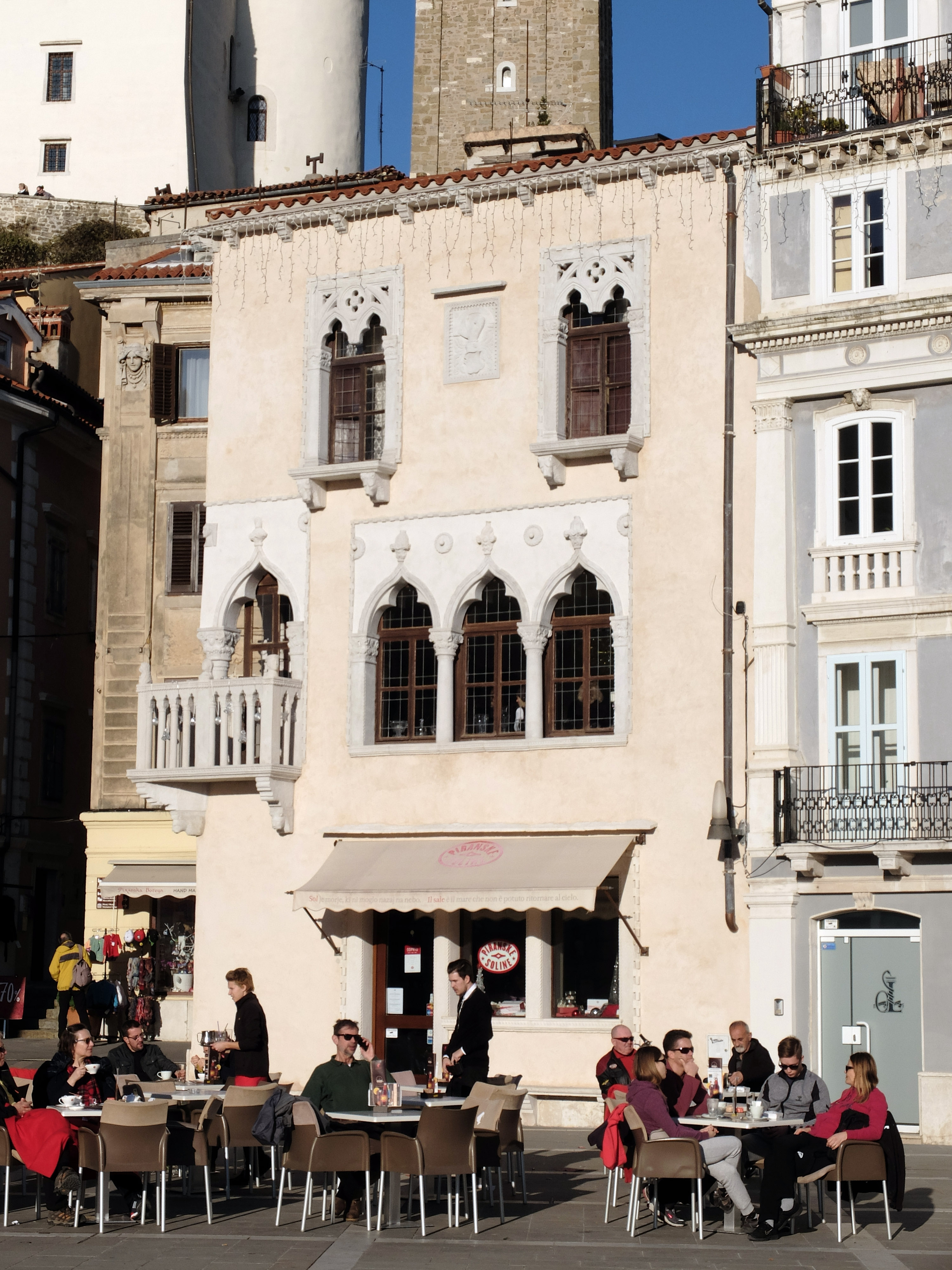 Benečanka, Piran, Tartinijev trg