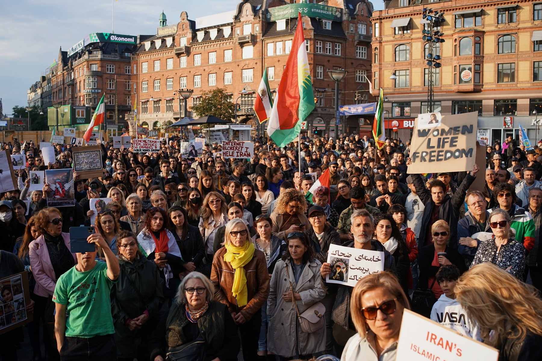 Demonstration in Copenhagen organized from social medias by Kurdish and Iranian communities, for supporting protesters in Iran.