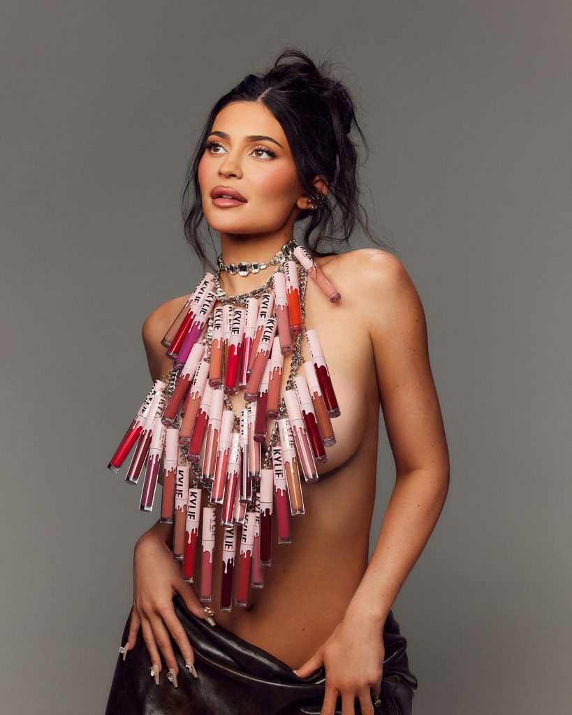 1664882641-kylie-jenner-CR-book-2-819x1024.jpg