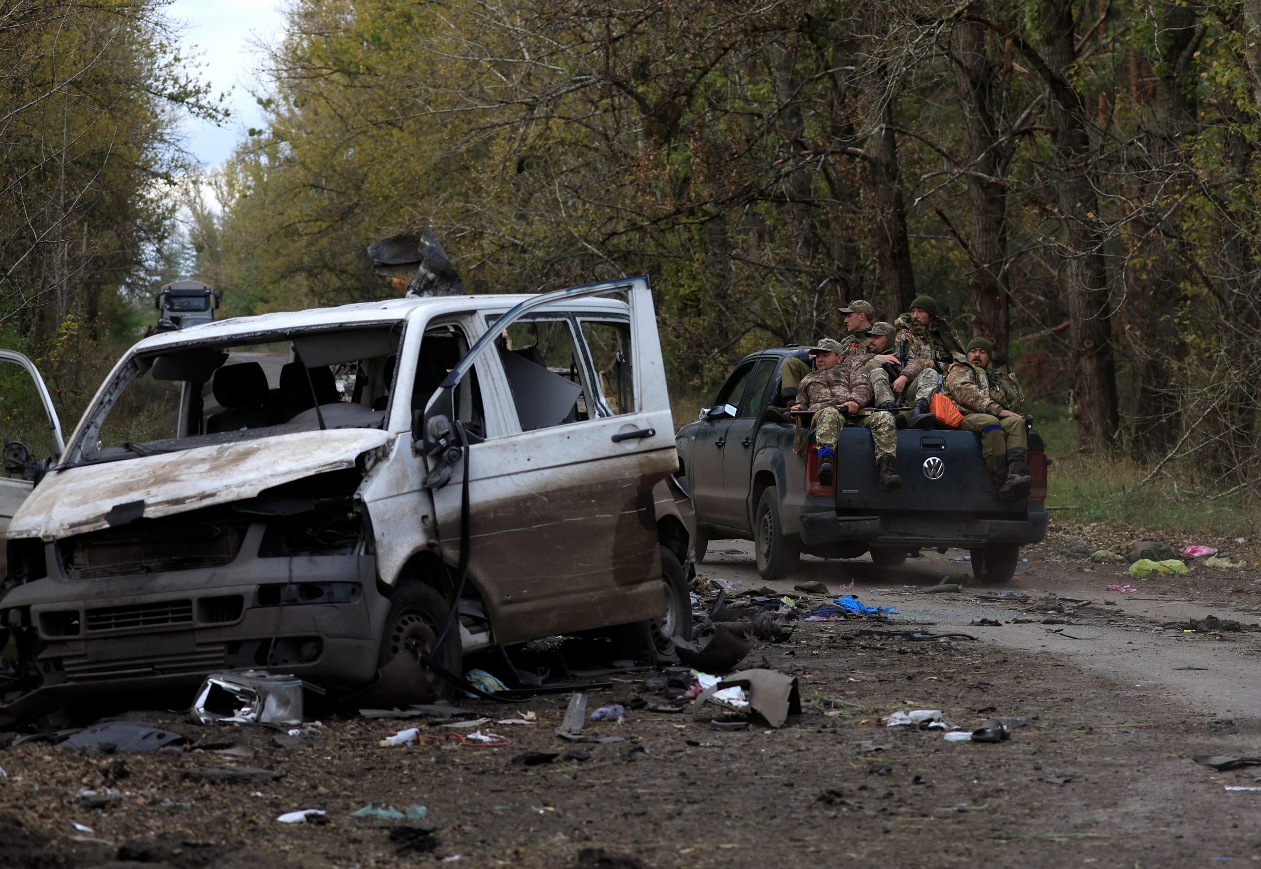 1664989676-2022-10-05T163723Z_342672372_RC2ZUW9CU34I_RTRMADP_3_UKRAINE-CRISIS-LYMAN-scaled.jpg